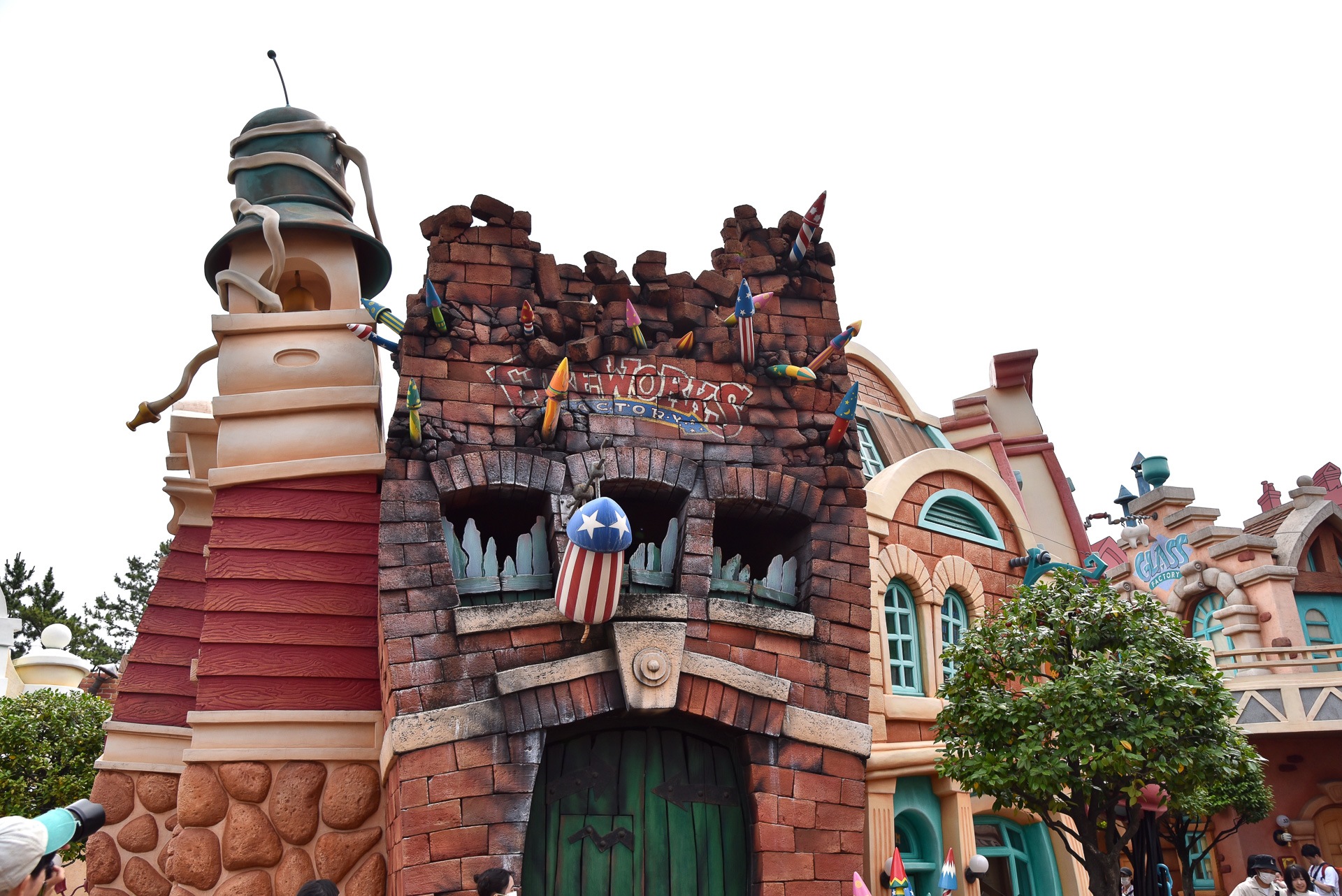 ボロボロの花火工場の着火用マシーンを押すと？