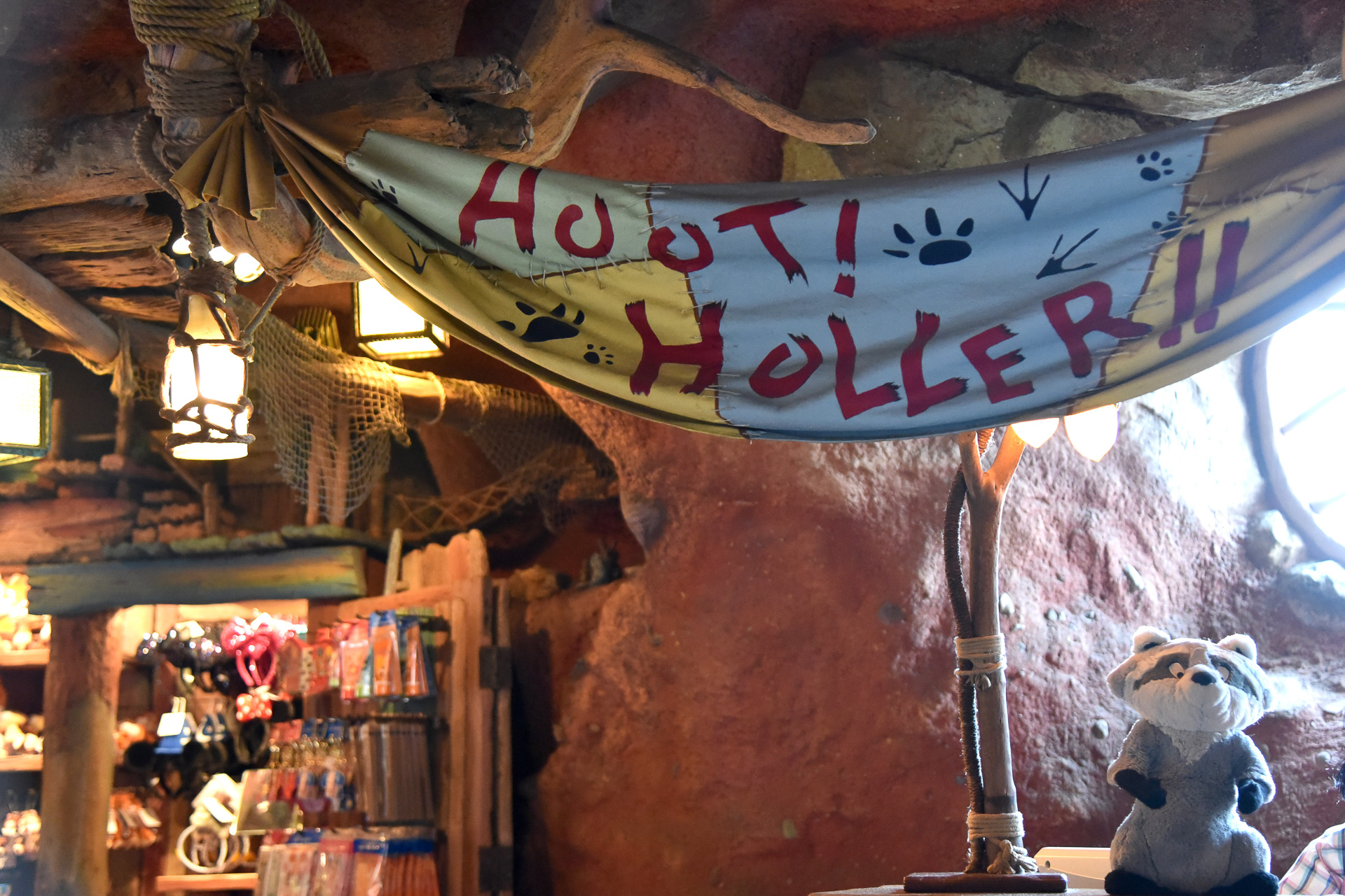 びしょ濡れになっても大丈夫！「フート＆ハラー・ハイドアウト」で「Tシャツ」が買えますよ