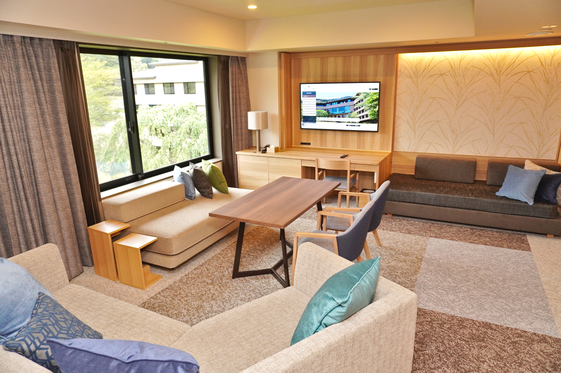 ホテル宿泊者はユネッサンが無料で遊び放題