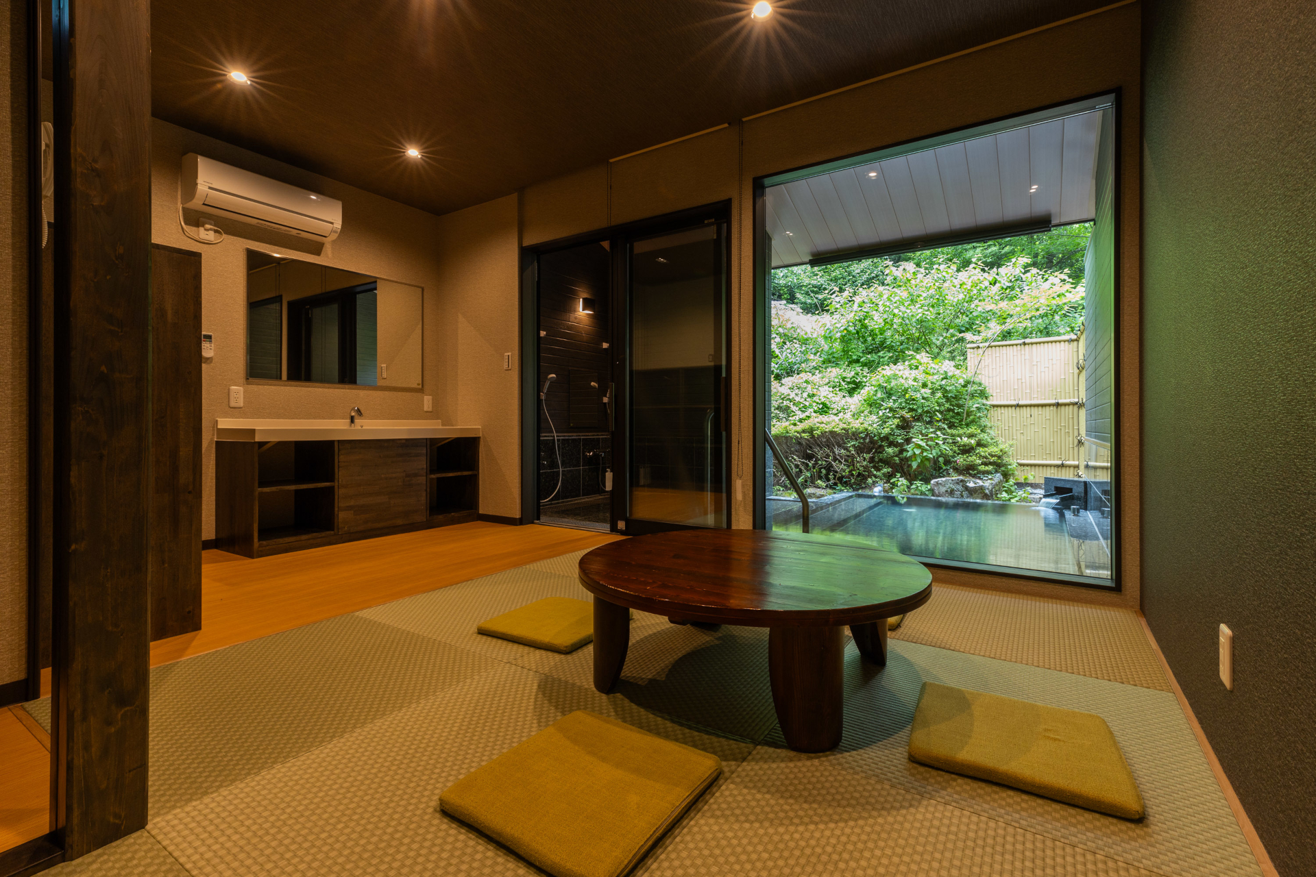 貸切なので、家族やカップルで露天風呂をたっぷり堪能できる