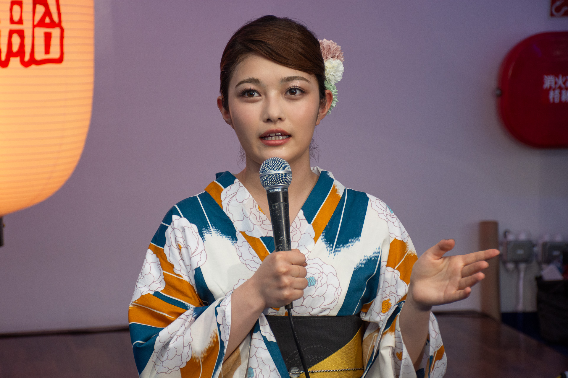 プライベートで伊豆諸島をよく訪れるという井上咲楽さんは、つい先日も大島に行ったばかりという