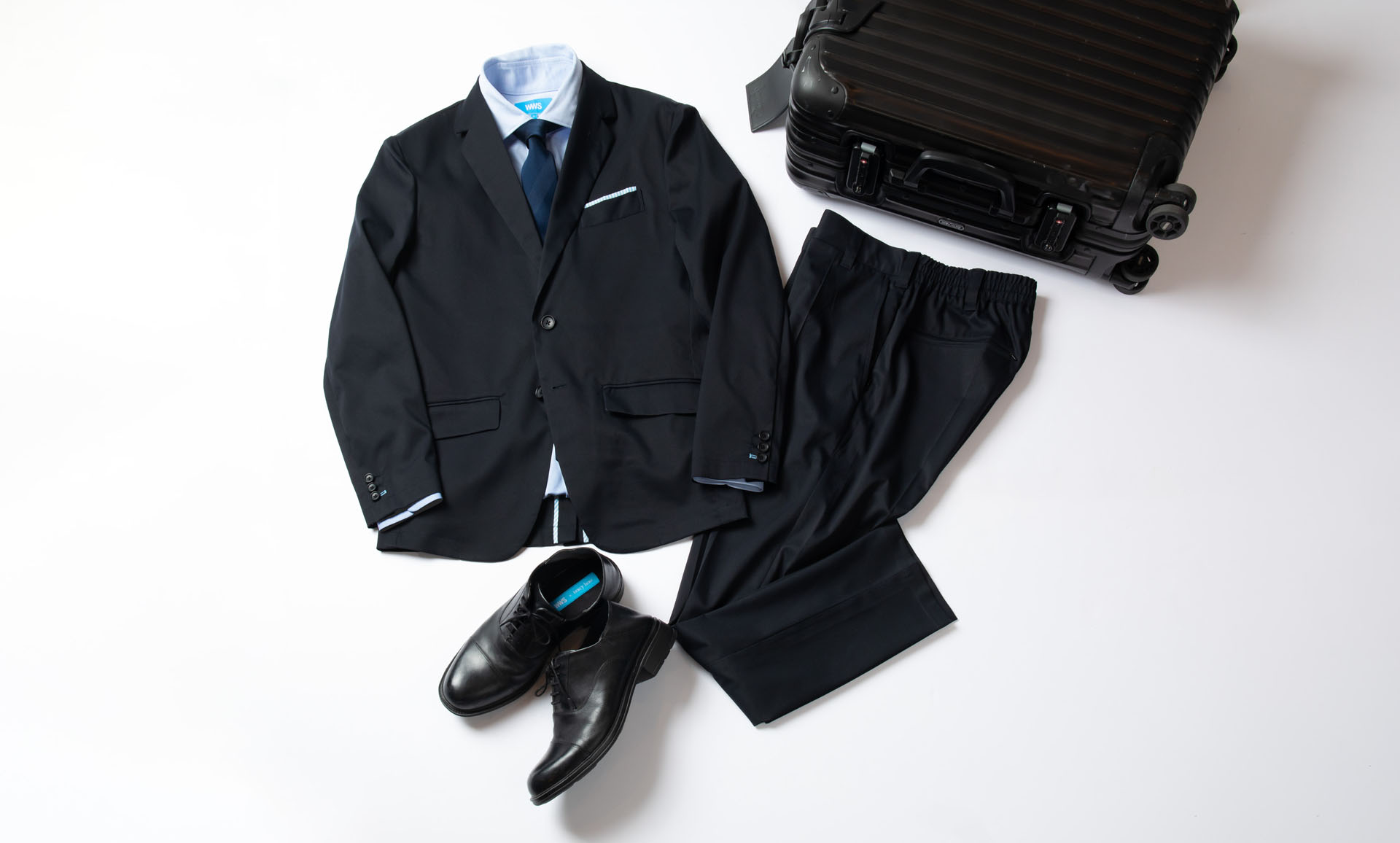 作業が求められるフィールド視察からフォーマルなスーツの着用が求められる大使館の訪問までマルチに着用できる