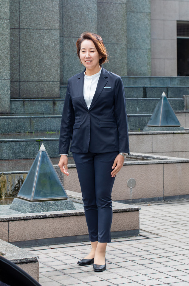 WWS、“保安検査で貴重品がなくなる”を防ぐスーツ。スリに遭いにくい多