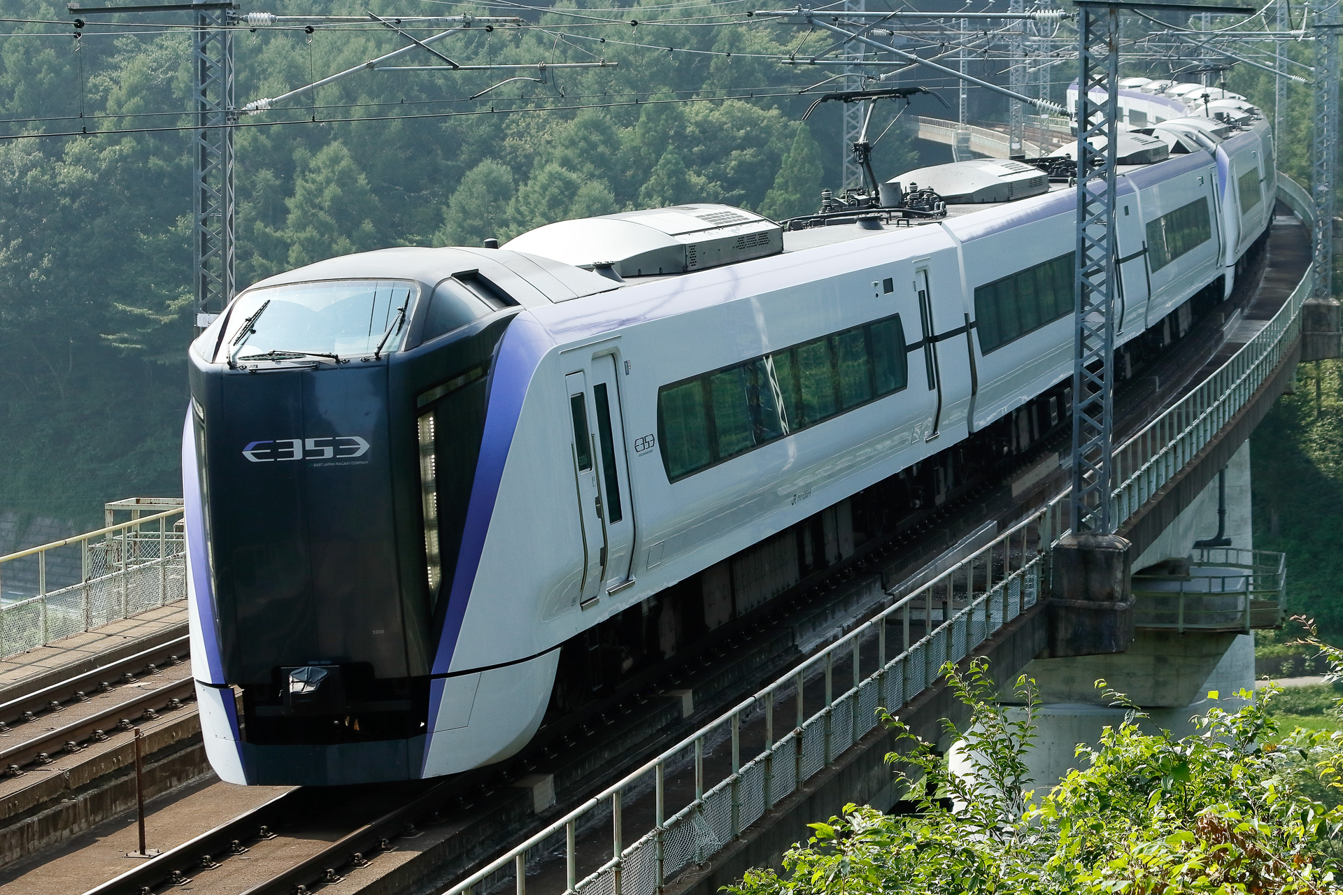 特急「あずさ」の運転区間は、全区間が東京近郊区間内に収まっている