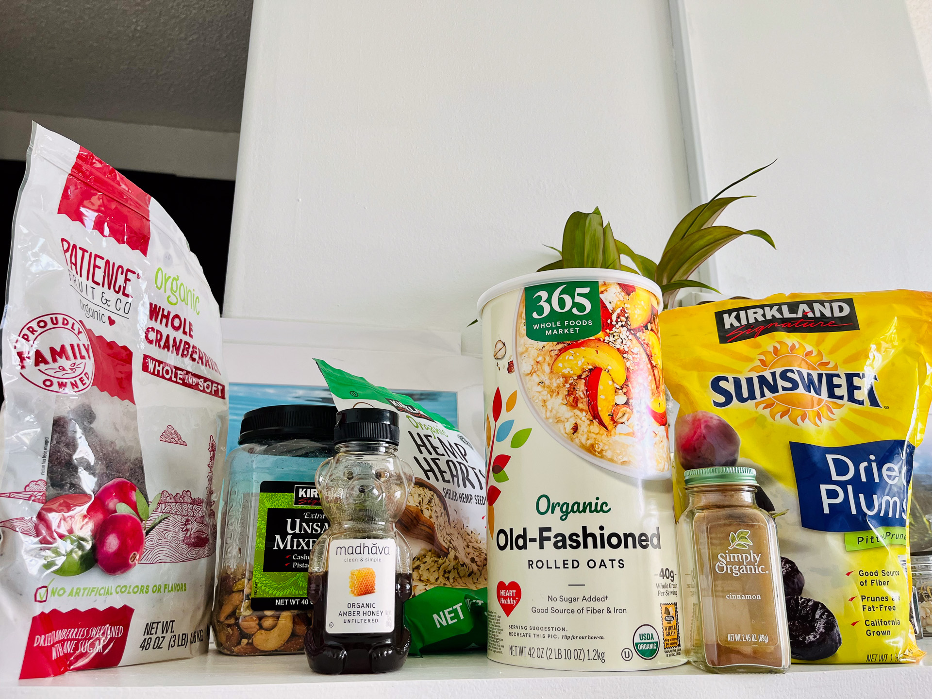 ほとんどの材料はコストコで調達。材料が揃えば、あとは順番にフライパンに入れていくだけ！