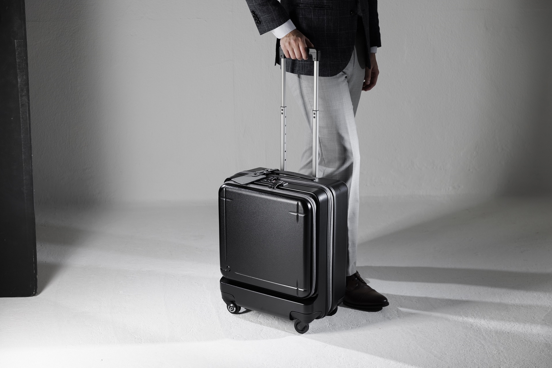 〈ANAオリジナル〉プロテカ マックスパス 3 スーツケース オリジナルラゲージタグ付き（7万8500円）