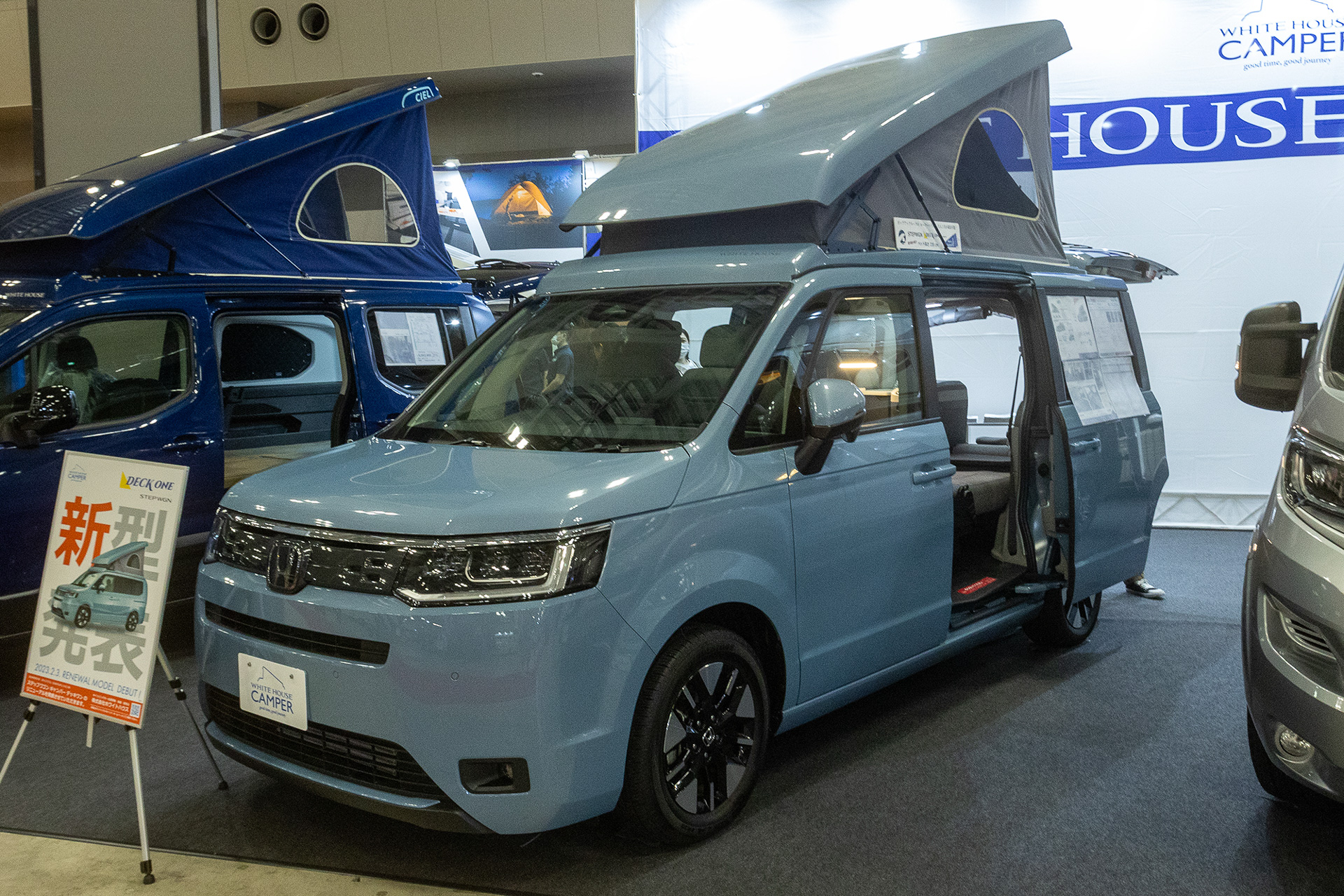 ホワイトハウスが展示していた新型ステップワゴンベースのDECK ONE。ポップアップルーフやソーラーパネルを装備