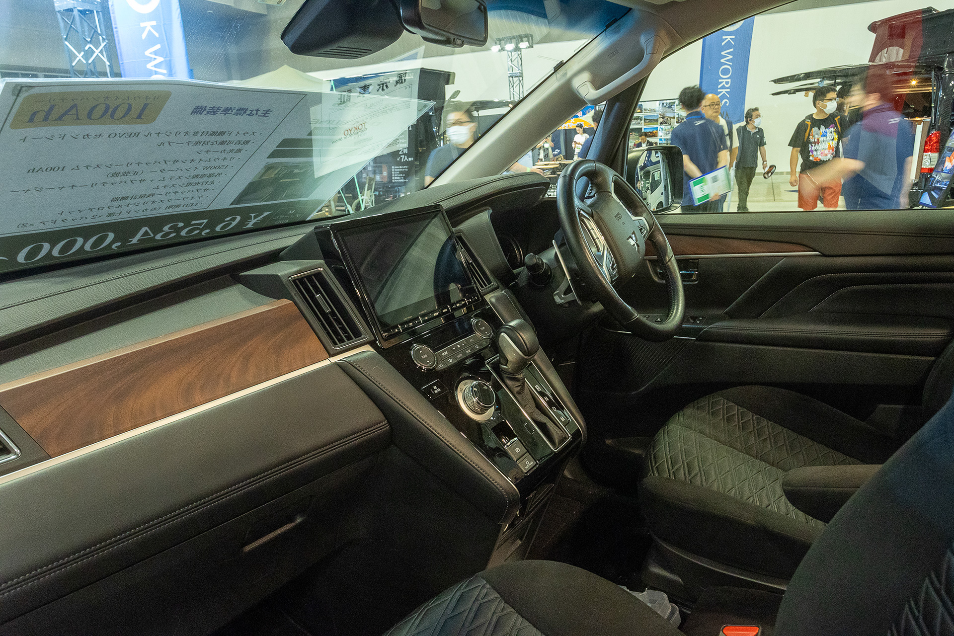 最新のミニバンは先進の運転支援装備も搭載しているので長距離移動が楽。この性能はハイエースなど商用車ベースのキャンピングカーにはないので、運転が楽なクルマを希望するならミニバンベースのキャンピングカーを選ぶとよいだろう