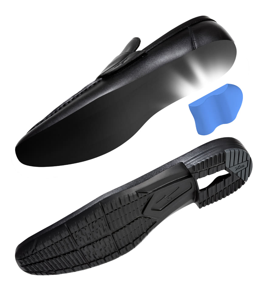 洋服の青山×ミズノ、着脱スムーズで軽量な“楽ビジ”ローファー。膝や腰