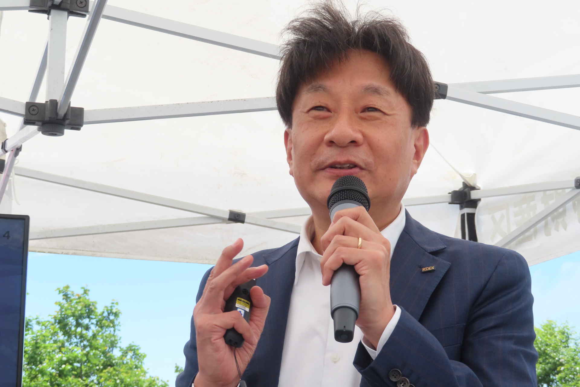 KDDI 中部総支社総支社長の嶋﨑敏光氏