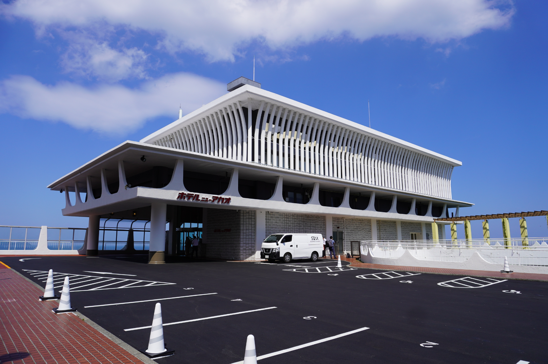 オーシャン・ウイング棟のエントランス