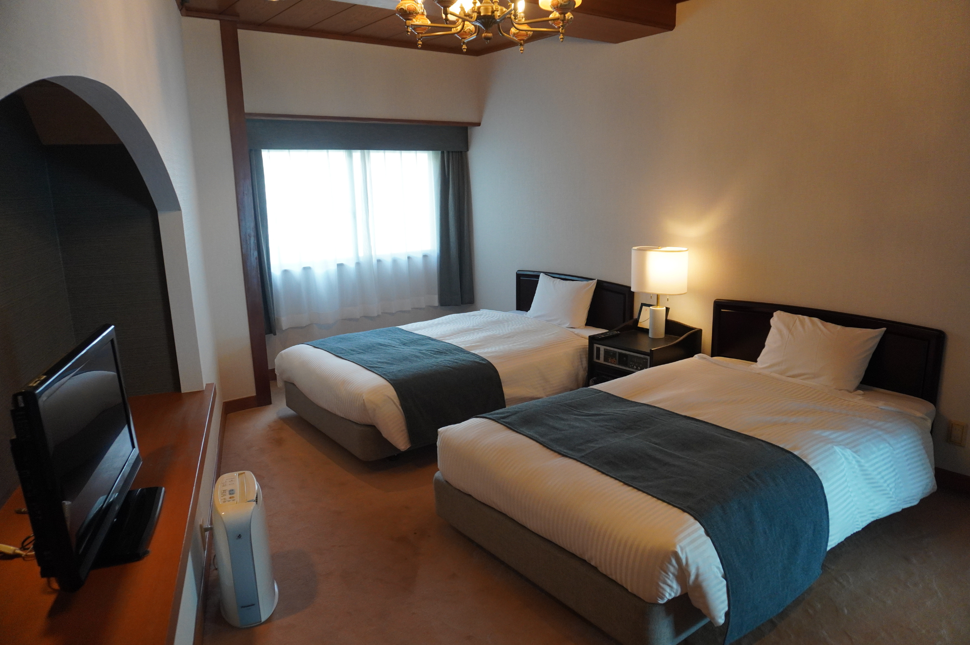 上のツインベッドルーム