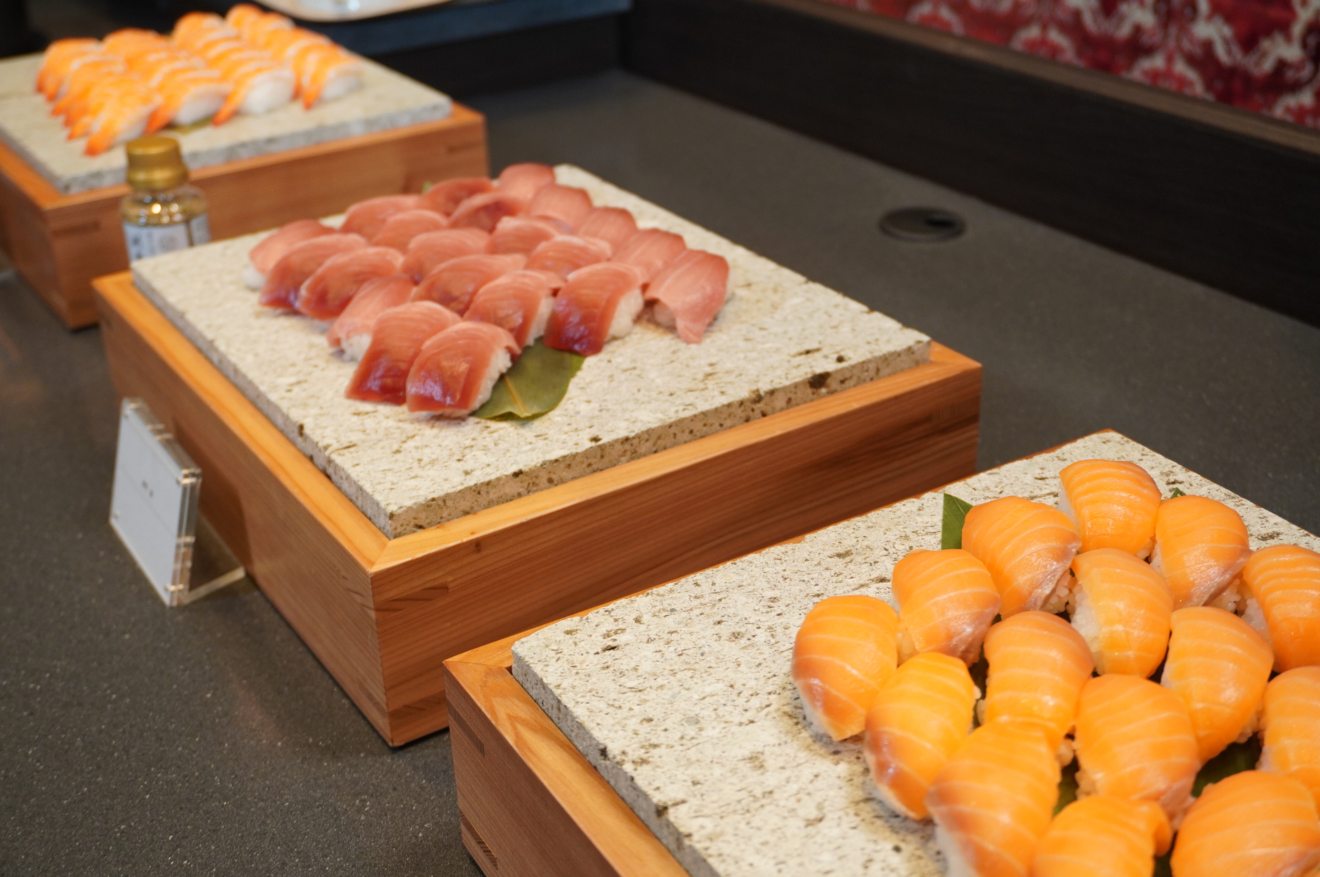 お寿司も食べ放題