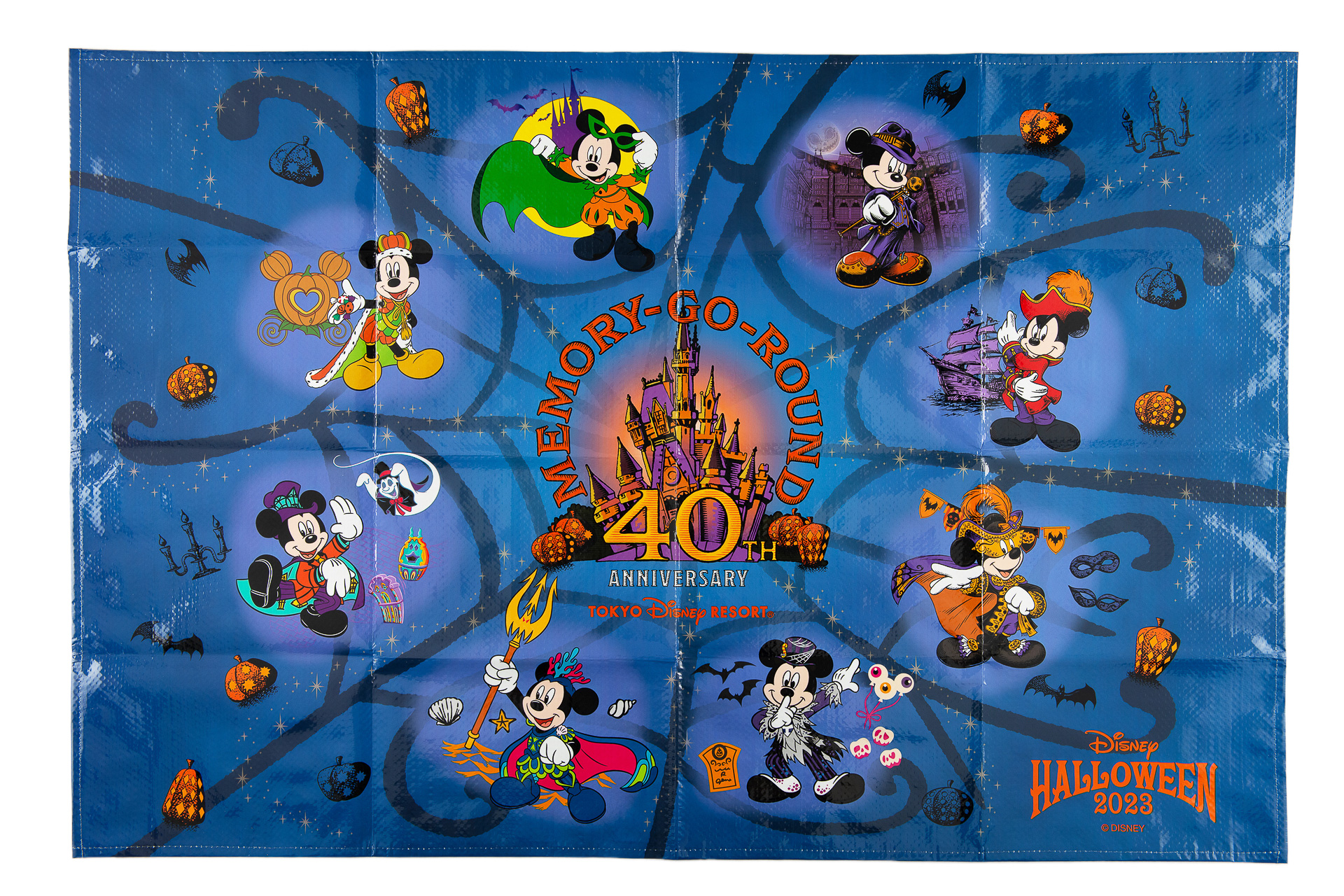 ハロウィーン・イベントを盛り上げた歴代コスチュームをまとったミッキーマウスのグッズが登場