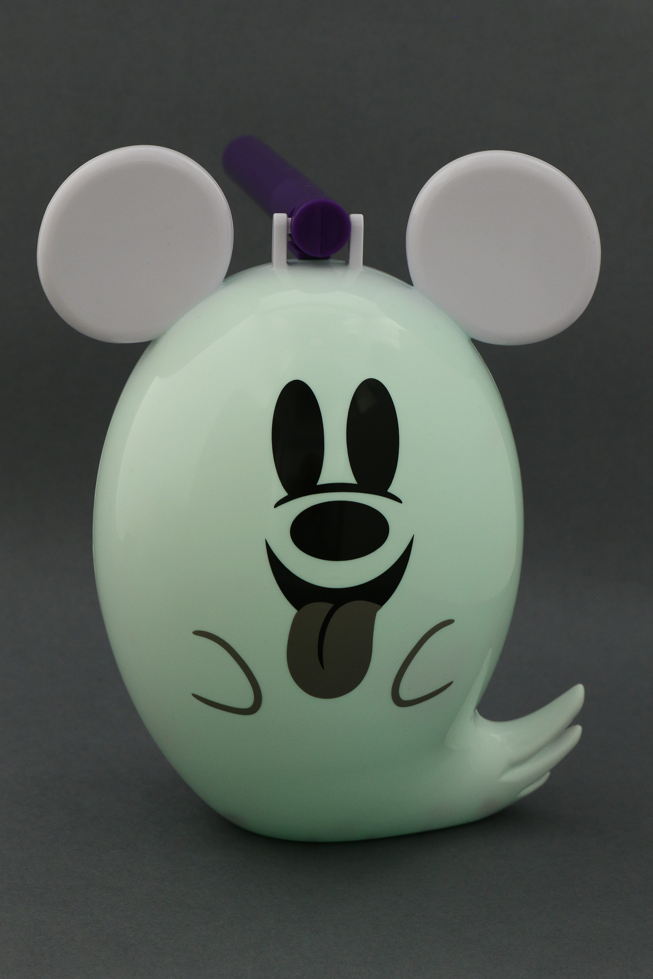 ぼんやりとグリーンに。妖しさ満点