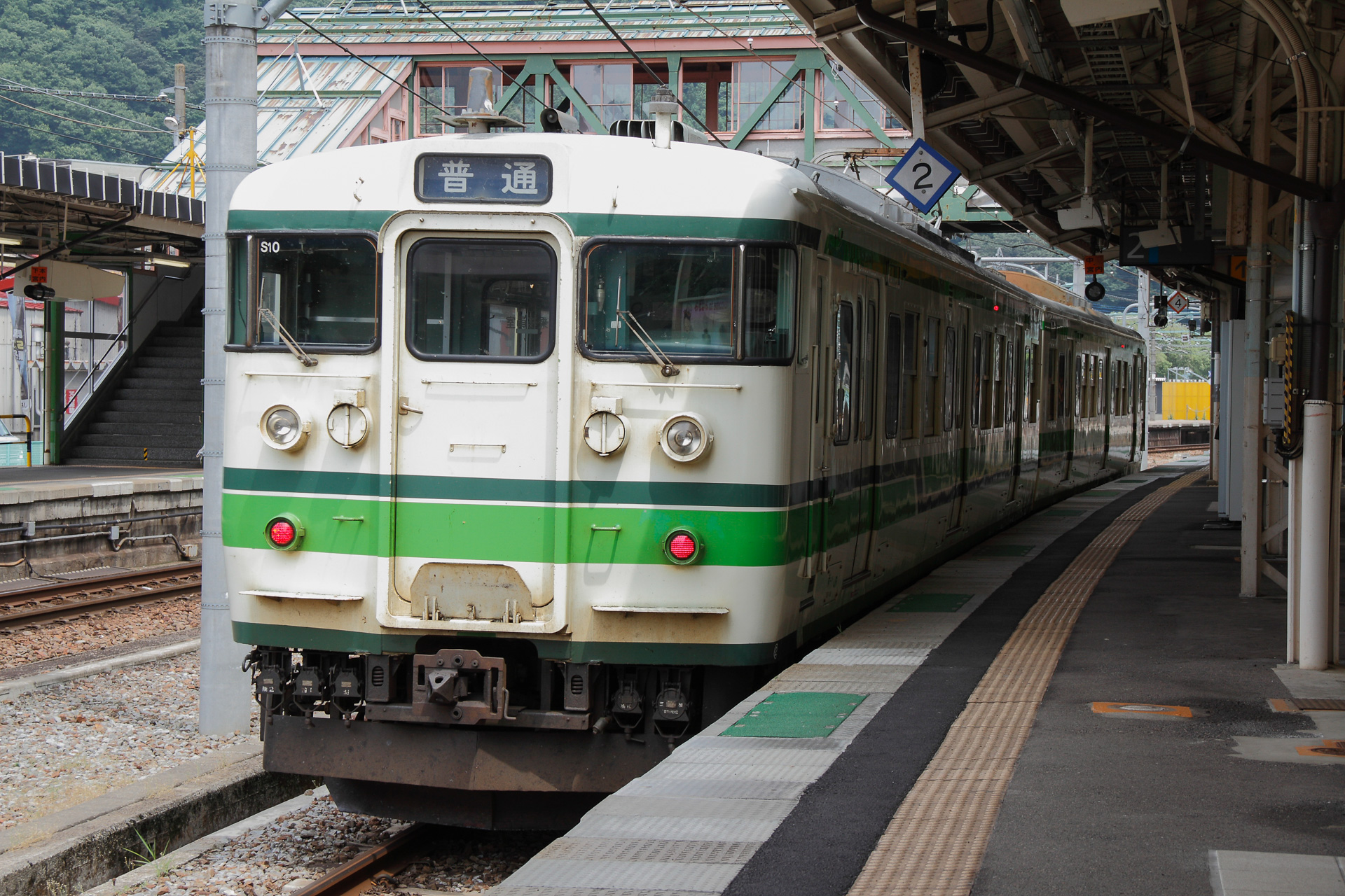 そして水上～長岡間は2両編成。乗客の数に大差がなければ、混雑は不可避となる