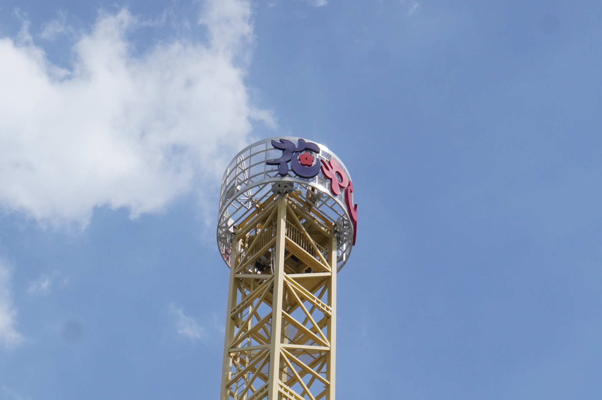 夏は涼しいミスト噴射スポットも