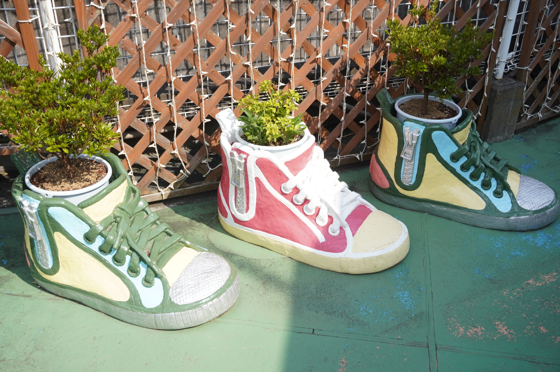 夏は涼しいミスト噴射スポットも