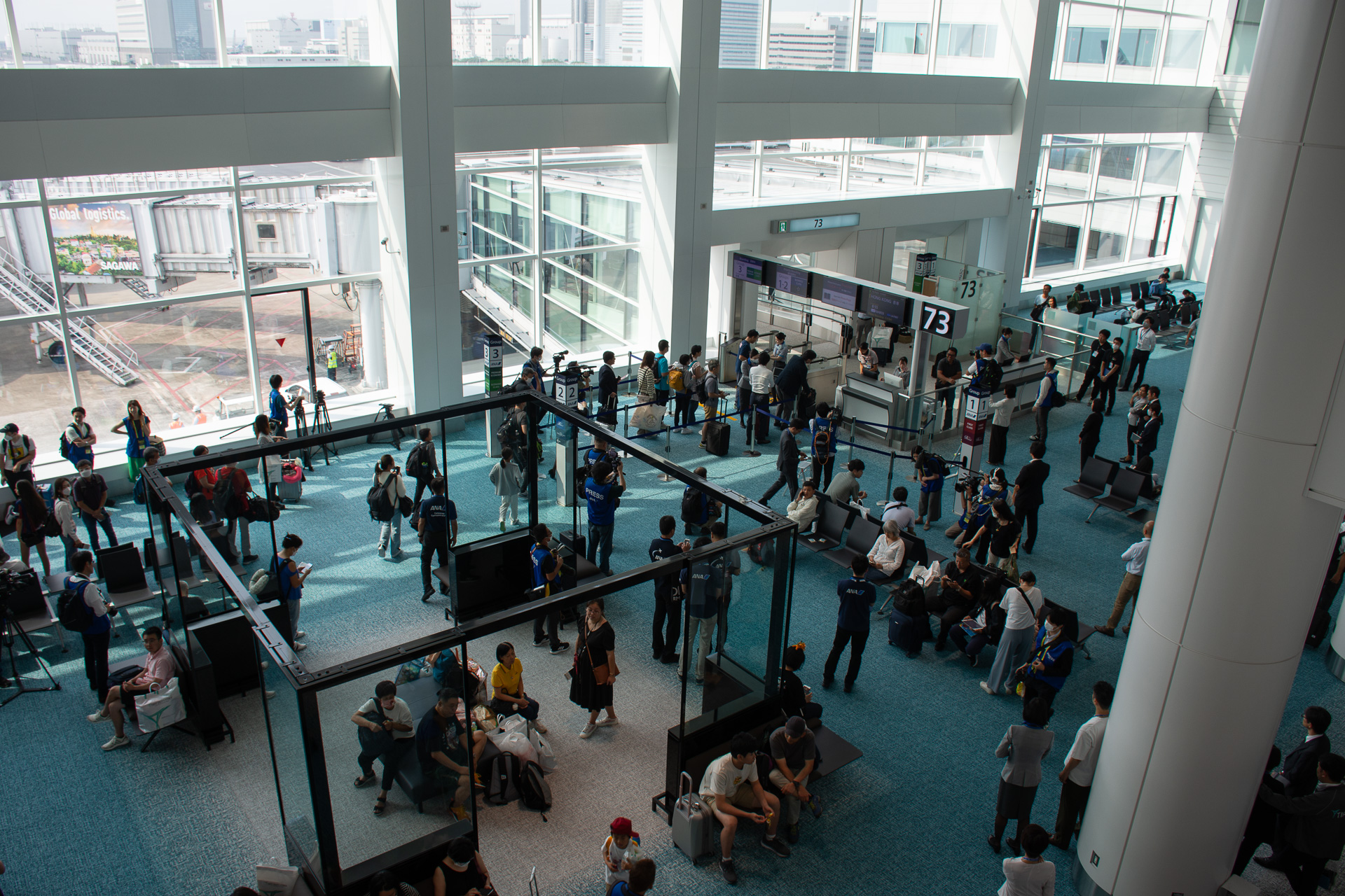 NH859便は73番ゲートから