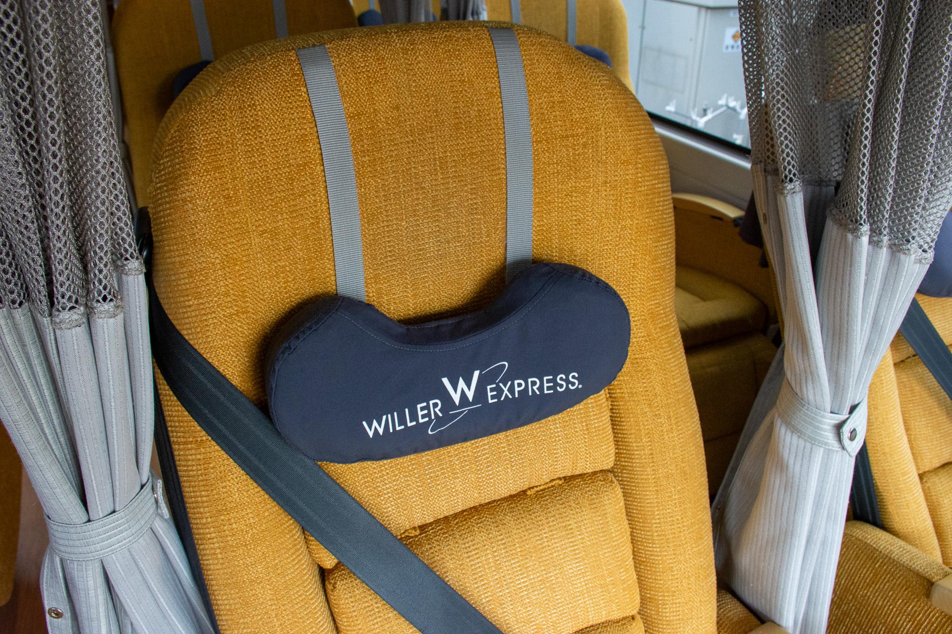 枕は可動式を採用