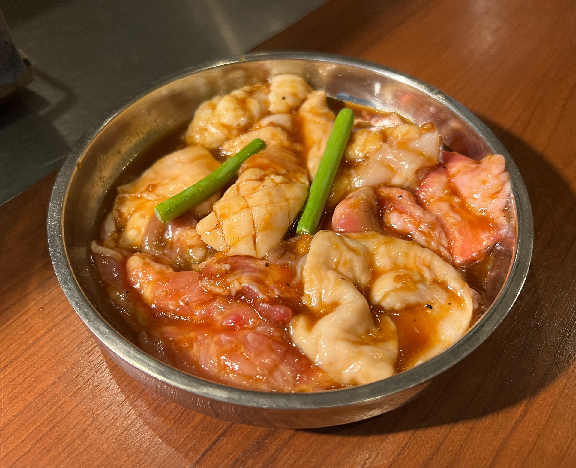 さまざまなホルモンが食べられるMIX焼き