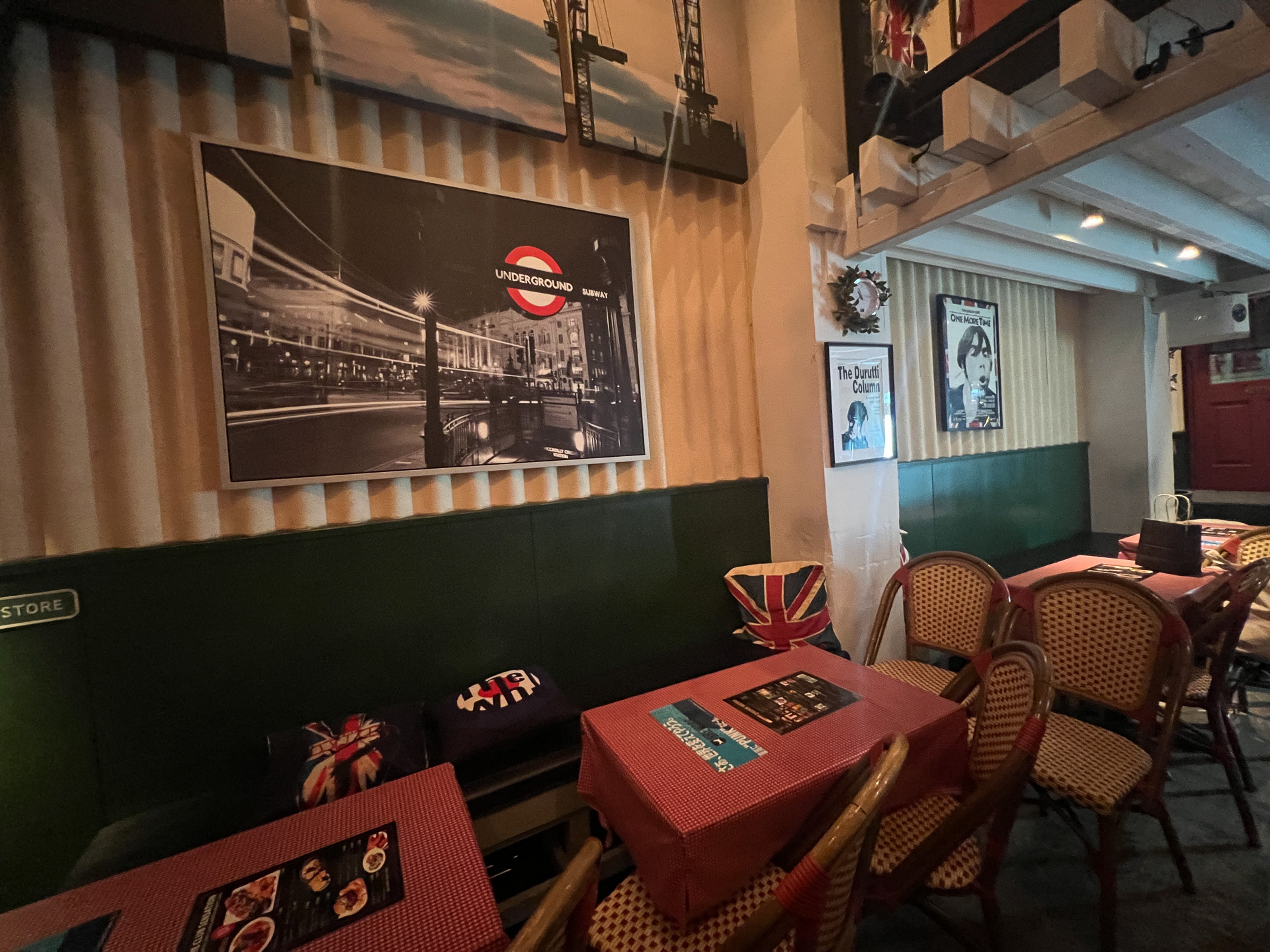 テーブル席もあり