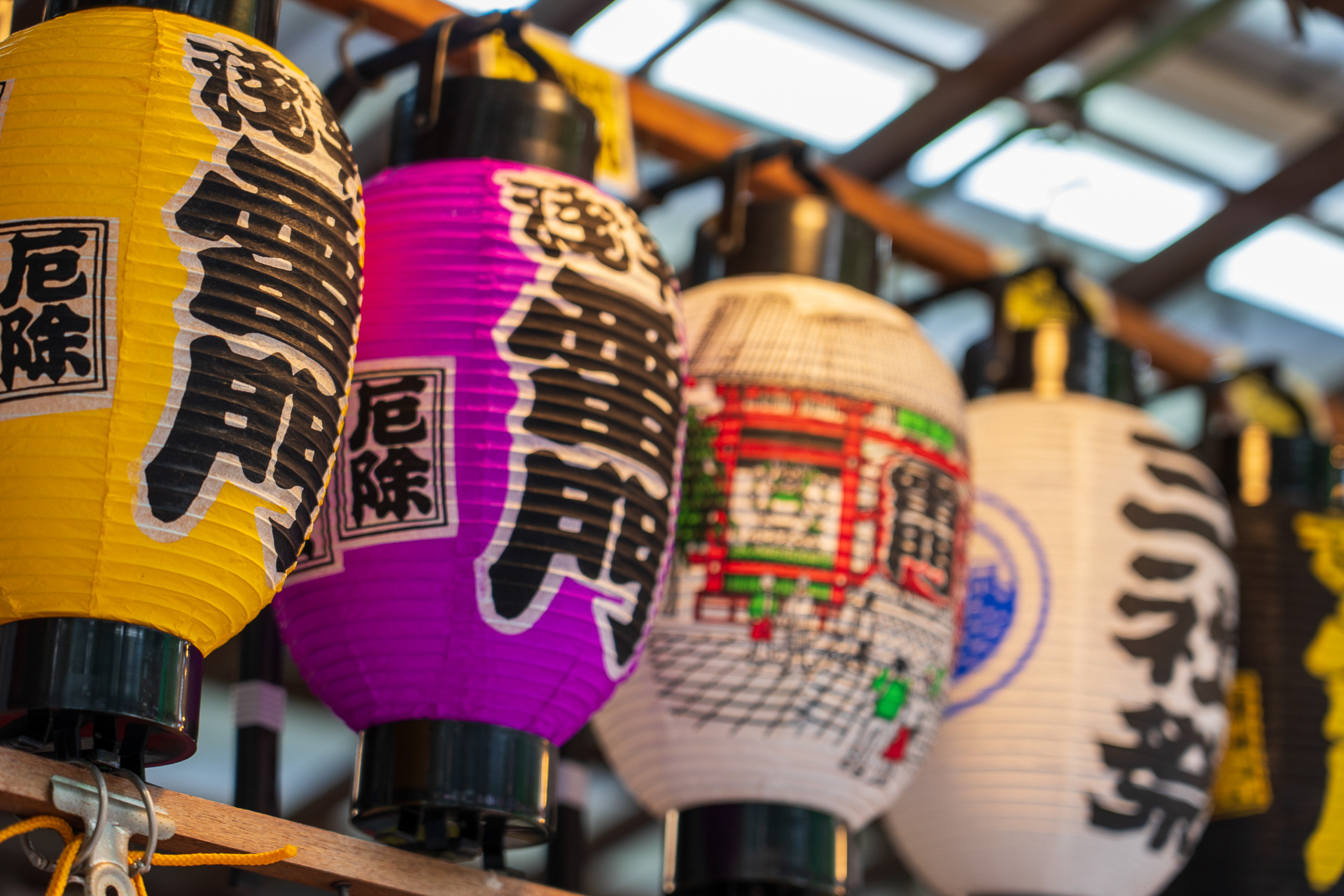 にぎわう浅草寺境内