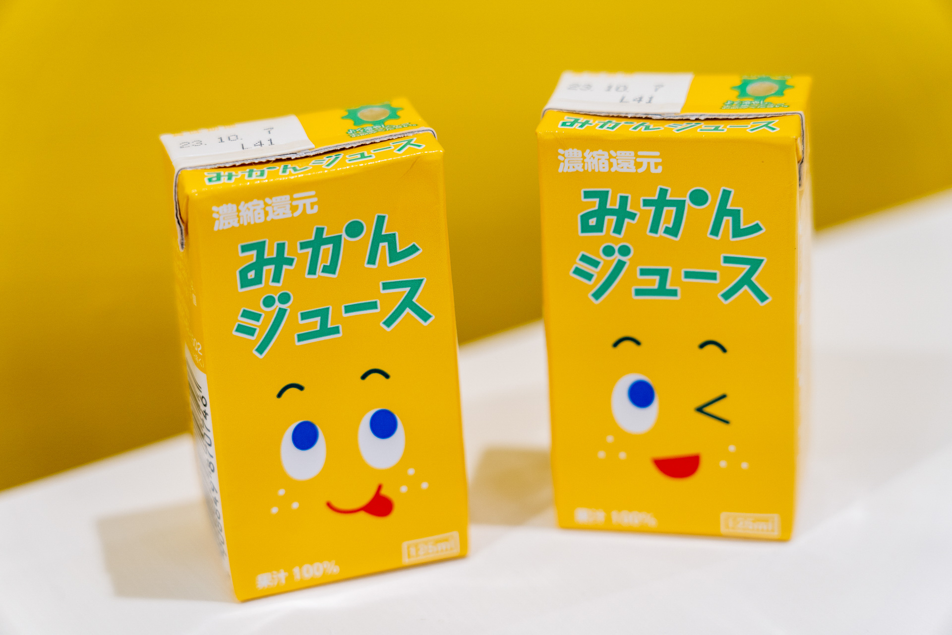 会場で配られた大分県津久見市や日出町、国東市などのお礼品の紙パックみかんジュース。パッケージがかわいい