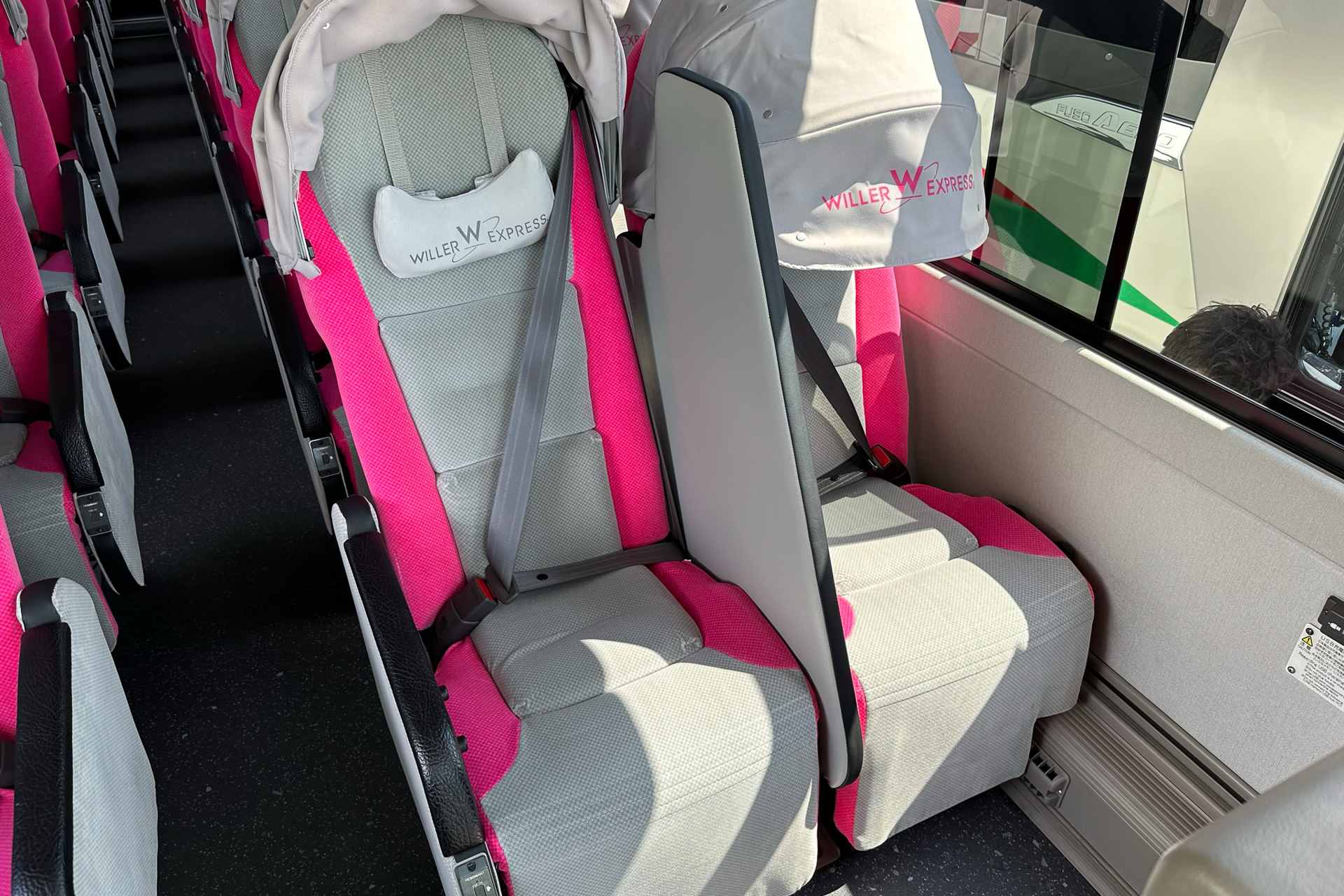 座席はカノピーを備える4列シート「リラックス」