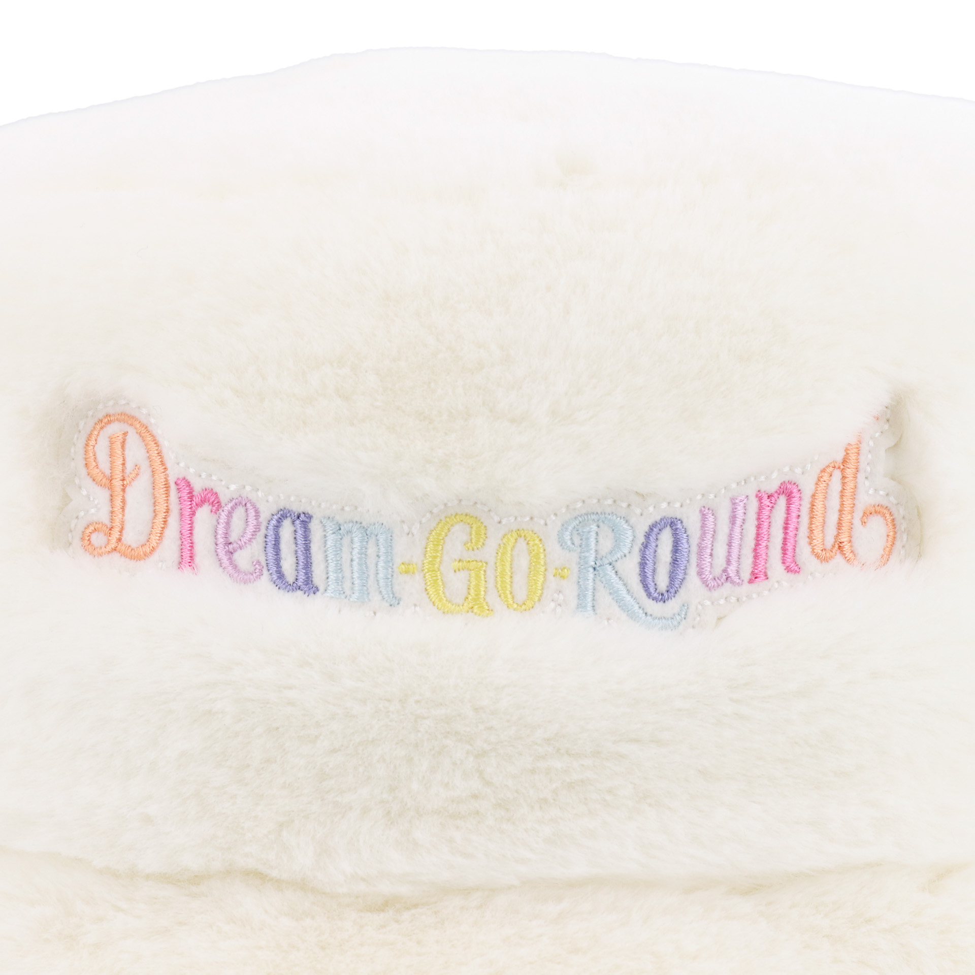 柔らかな色合いで“Dream-Go-Round”のロゴを刺繍