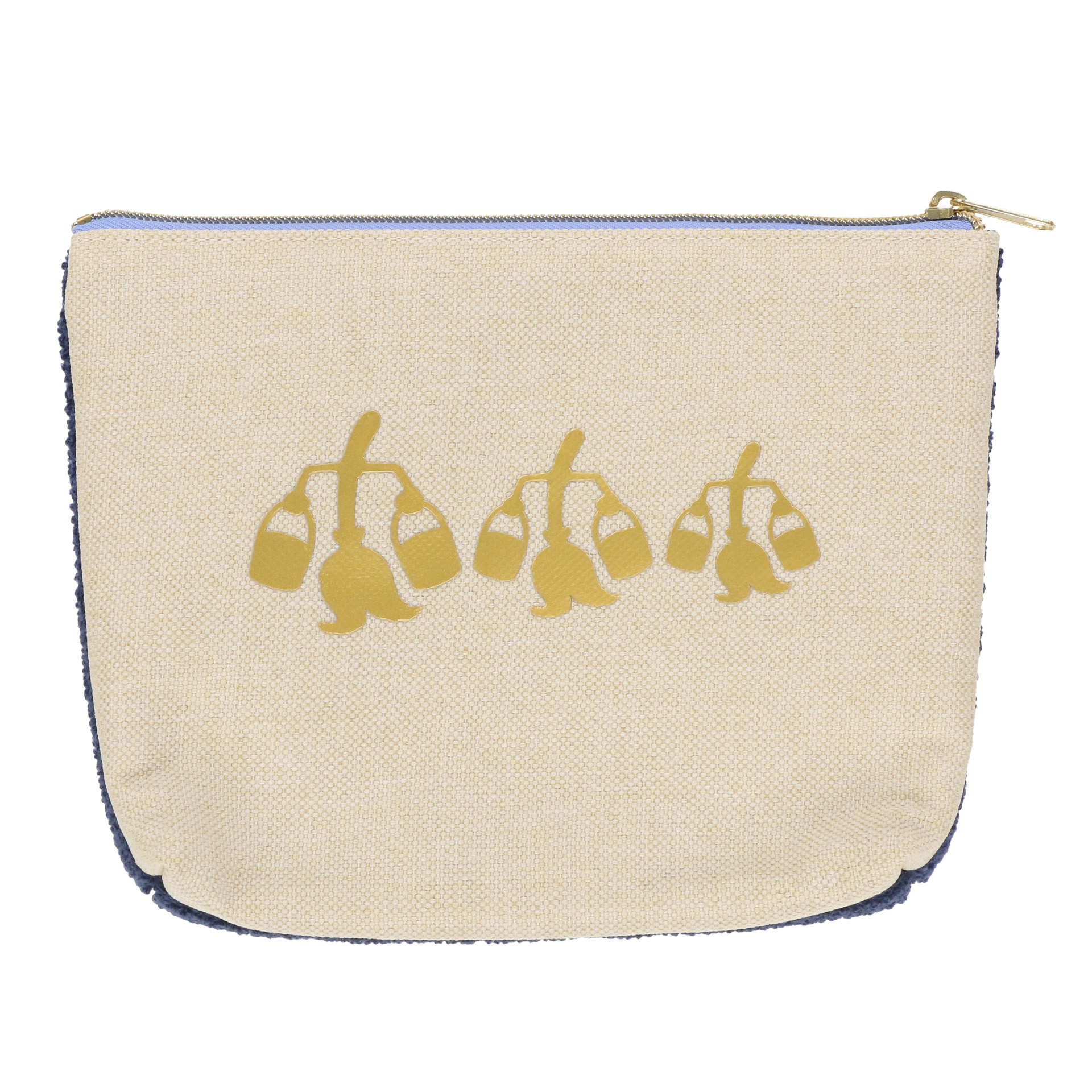 うらには3本に増えたほうきたち