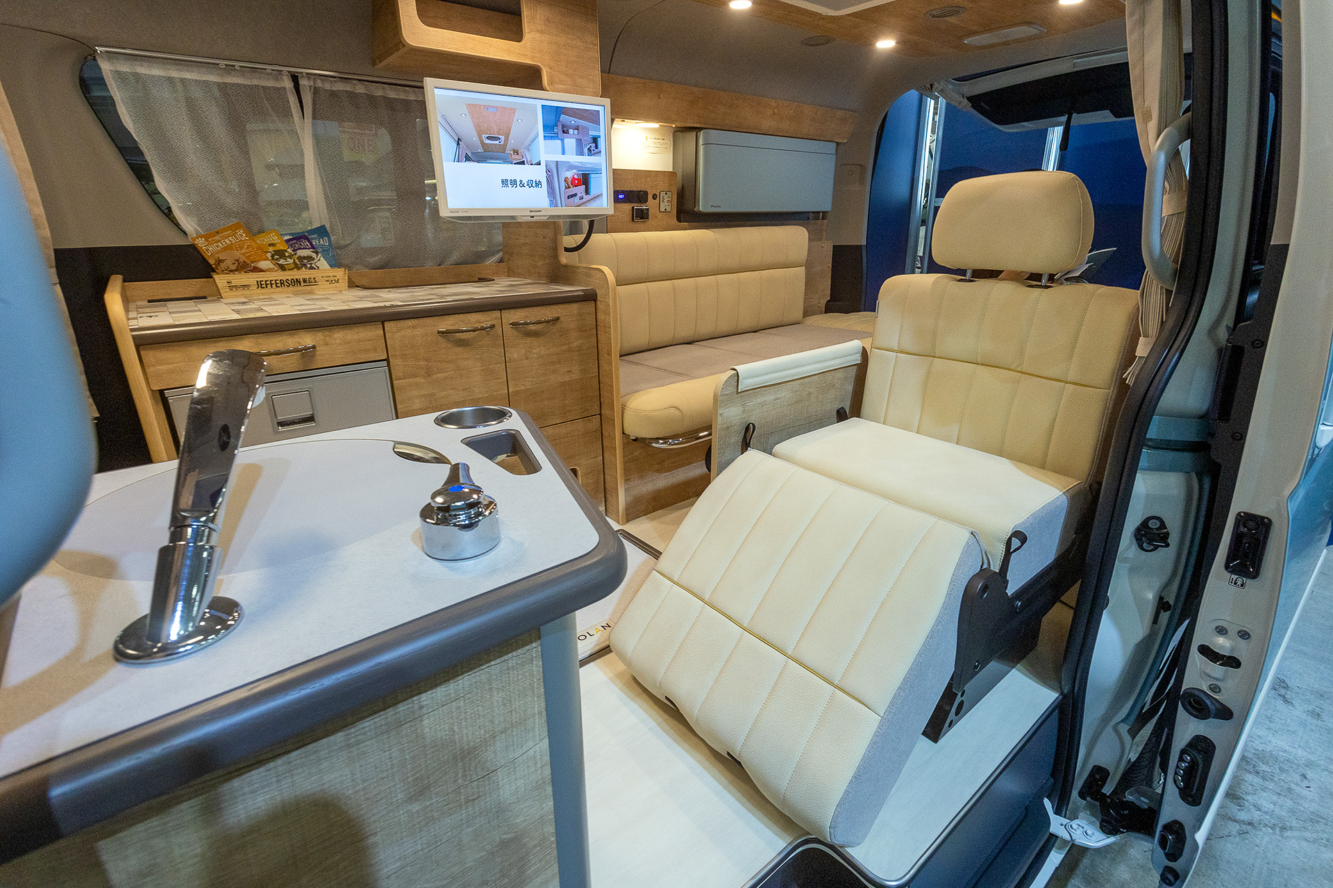 こちらのシート生地はペットを乗せることを前提として「ひっかき」に強い素材を使用している