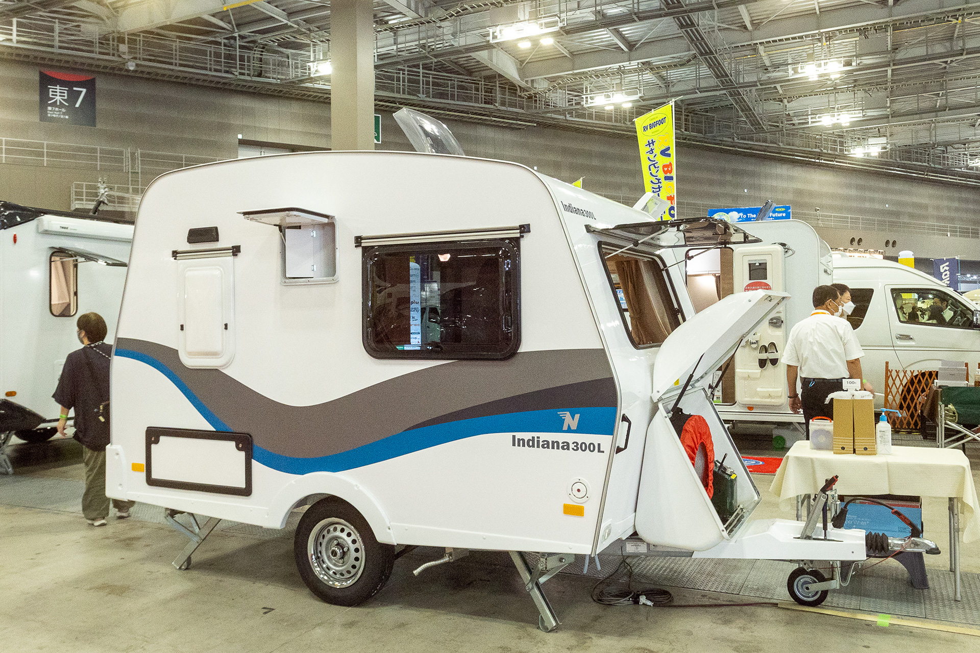 けん引免許不要のキャンピングトレーラーの人気が上がってきている。旅先ではトレーラーを宿泊地に残し、機動性のいいけん引車（ふつうのクルマ）だけで出かけられるのも便利