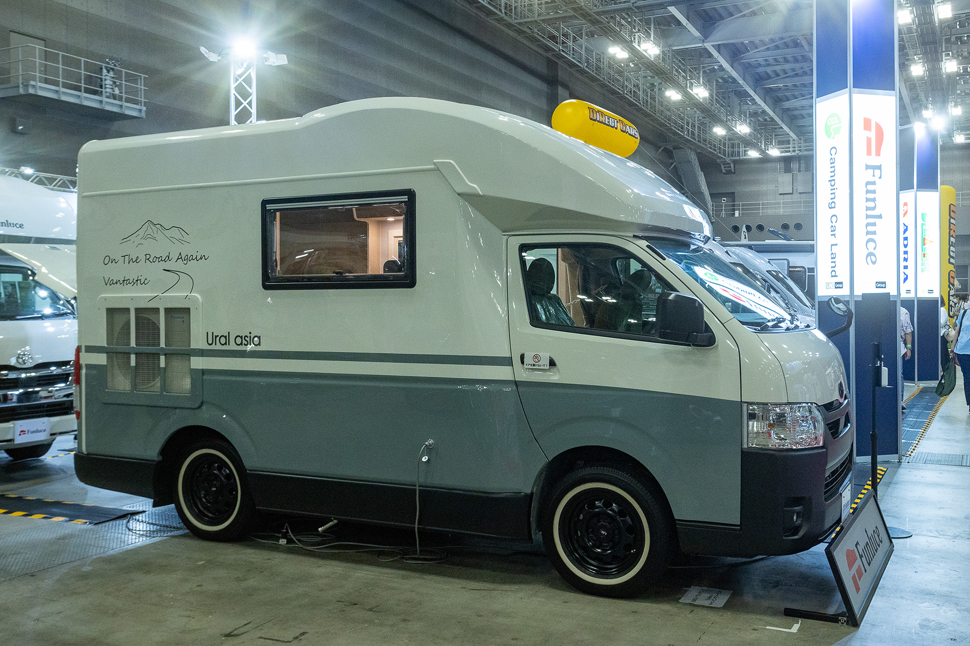 外の音がうるさくてよく眠れなかった、ということもクルマ旅ではありがちななので、遮音性についても説明員に確認しておきたい。普段使いも考えているなら燃費も