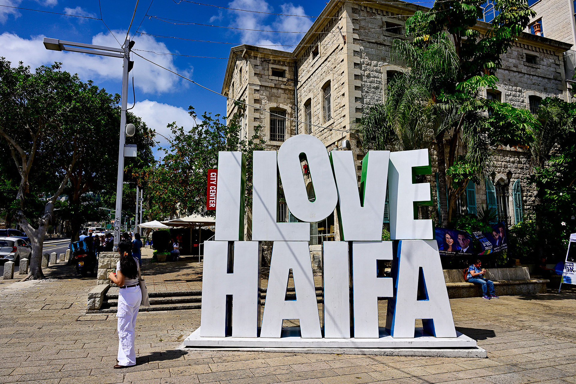 イスラエル北部の地中海に面した港町、ハイファ。マイクロソフトやインテル、グーグルなどの半導体メーカーやハイテク企業が集積している場所でもある