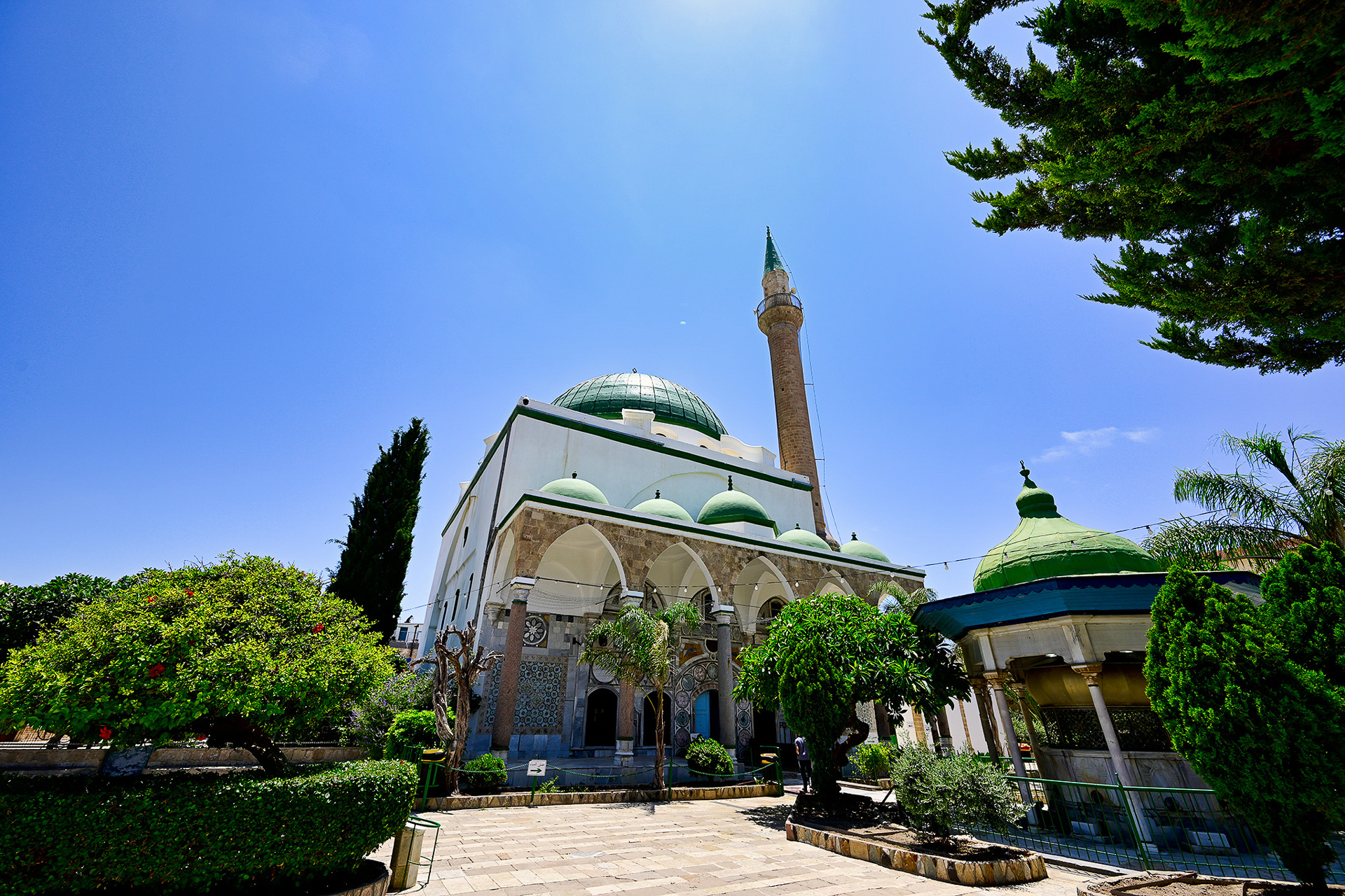 緑のモスクと呼ばれるジャッザール・モスク。オスマン時代のとても美しいモスクだ