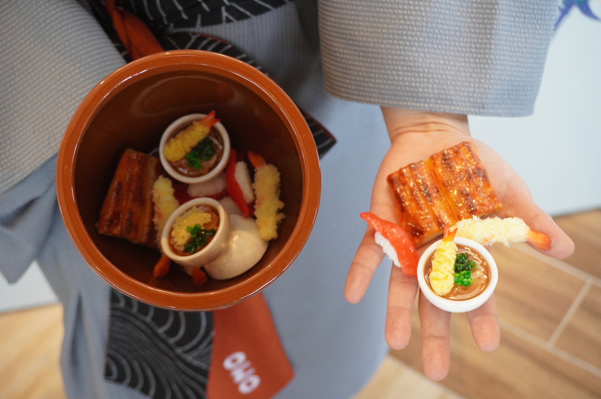 トークテーマは食品サンプルのくじを引いて決める