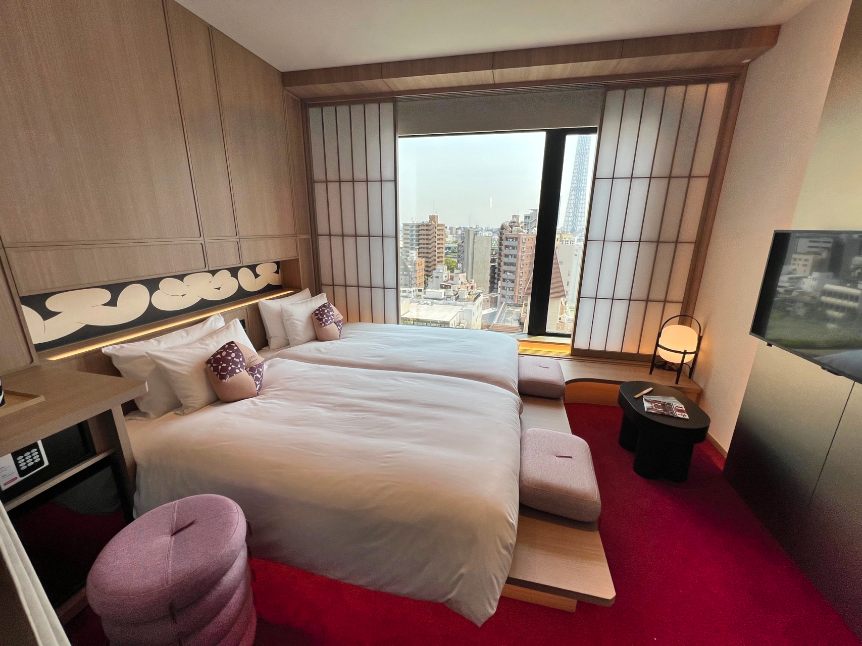 「寄席ツインルーム」（18m<span class="em sup">2</span>）。1泊1室あたり2万円～（食事なし）