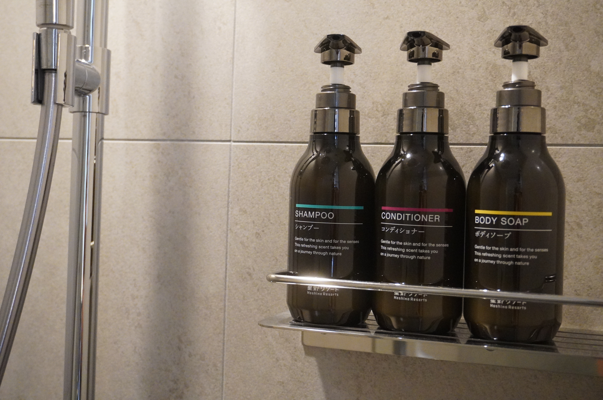 シャワー室にはシャンプー、コンディショナー、ボディーソープ