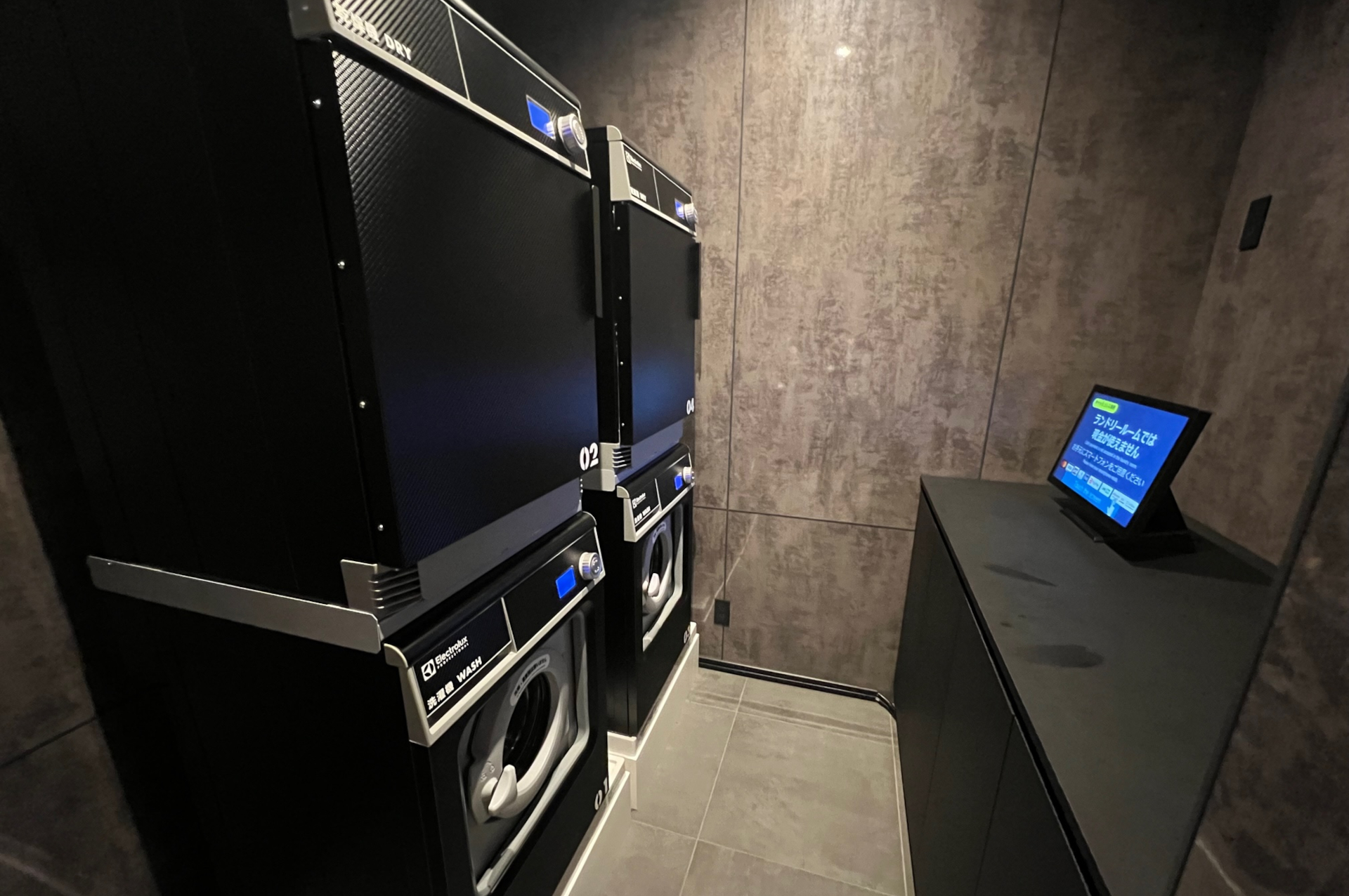 1階奥にあるランドリー。キャッシュレスのみ対応