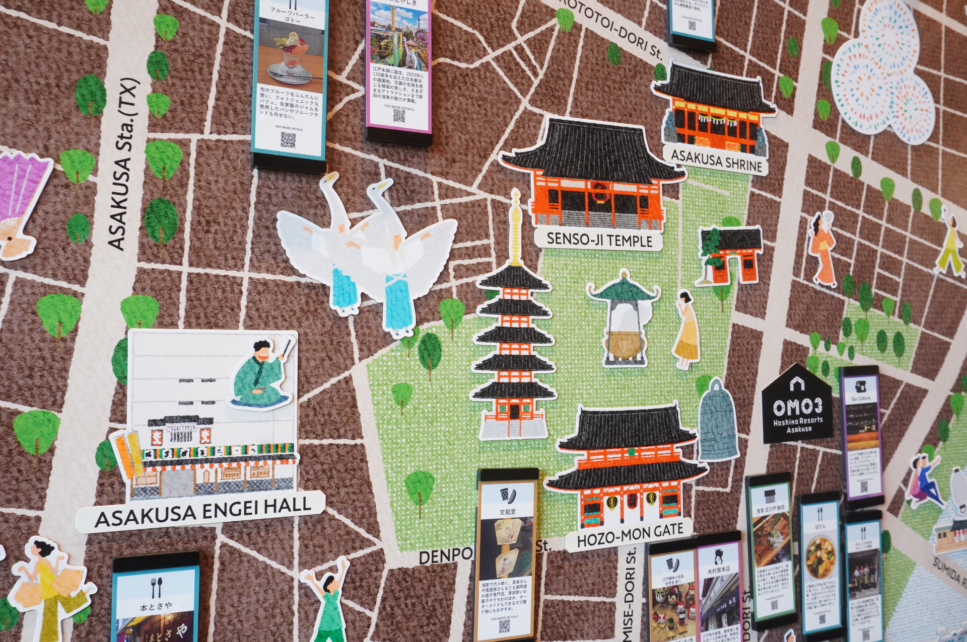 季節に合ったオススメの飲食店、観光スポット、イベント情報などを賑やかなポップで案内