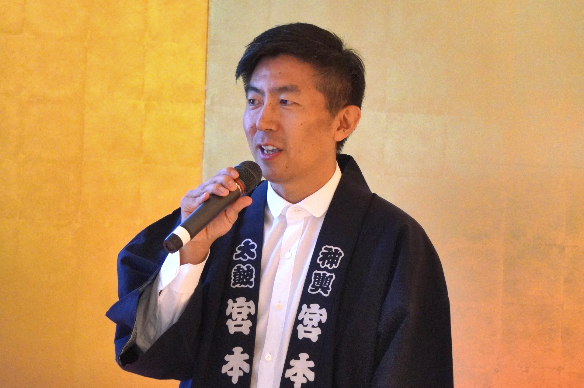 株式会社宮本卯之助商店 代表取締役社長 宮本芳彦氏。すばり浅草の魅力は？　という問いに「人と祭」。特に三社祭は最もアツいイベントという