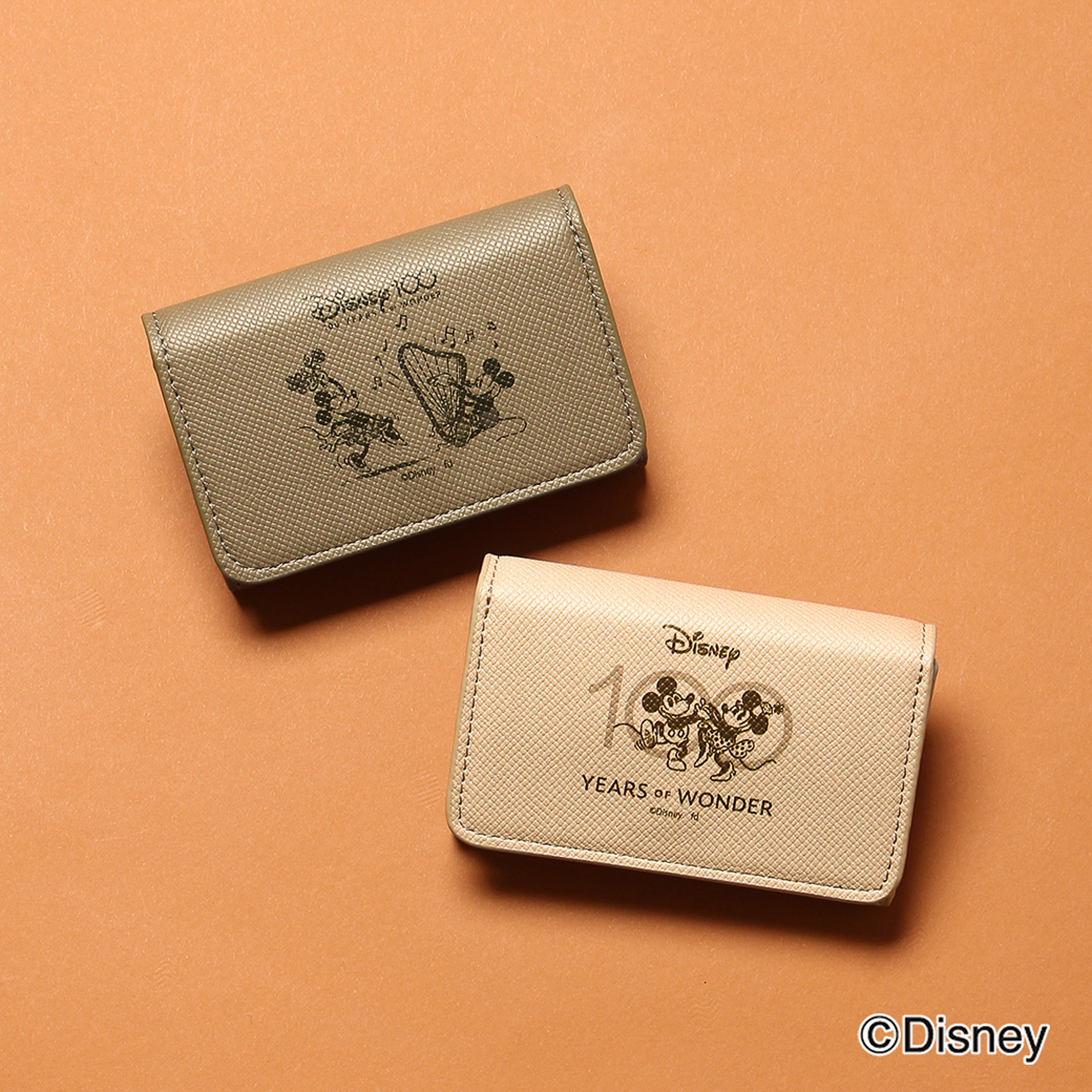「Disney100 型押しフェイクレザー名刺入れ」（5390円）