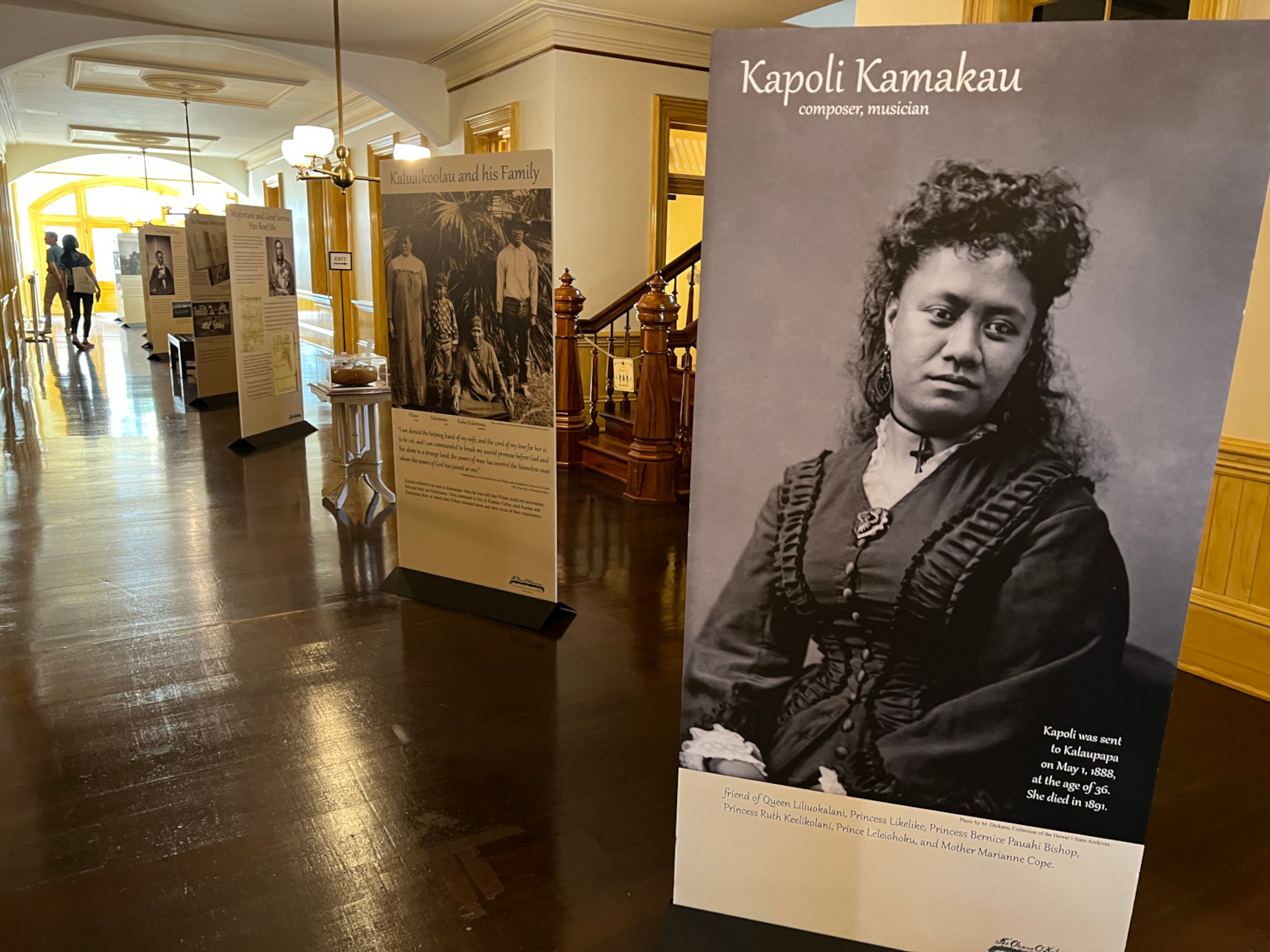 ハワイ王国7代目のカラカウア王が建てた宮殿。王国の繫栄と栄華を象徴する調度品が数多く展示されている