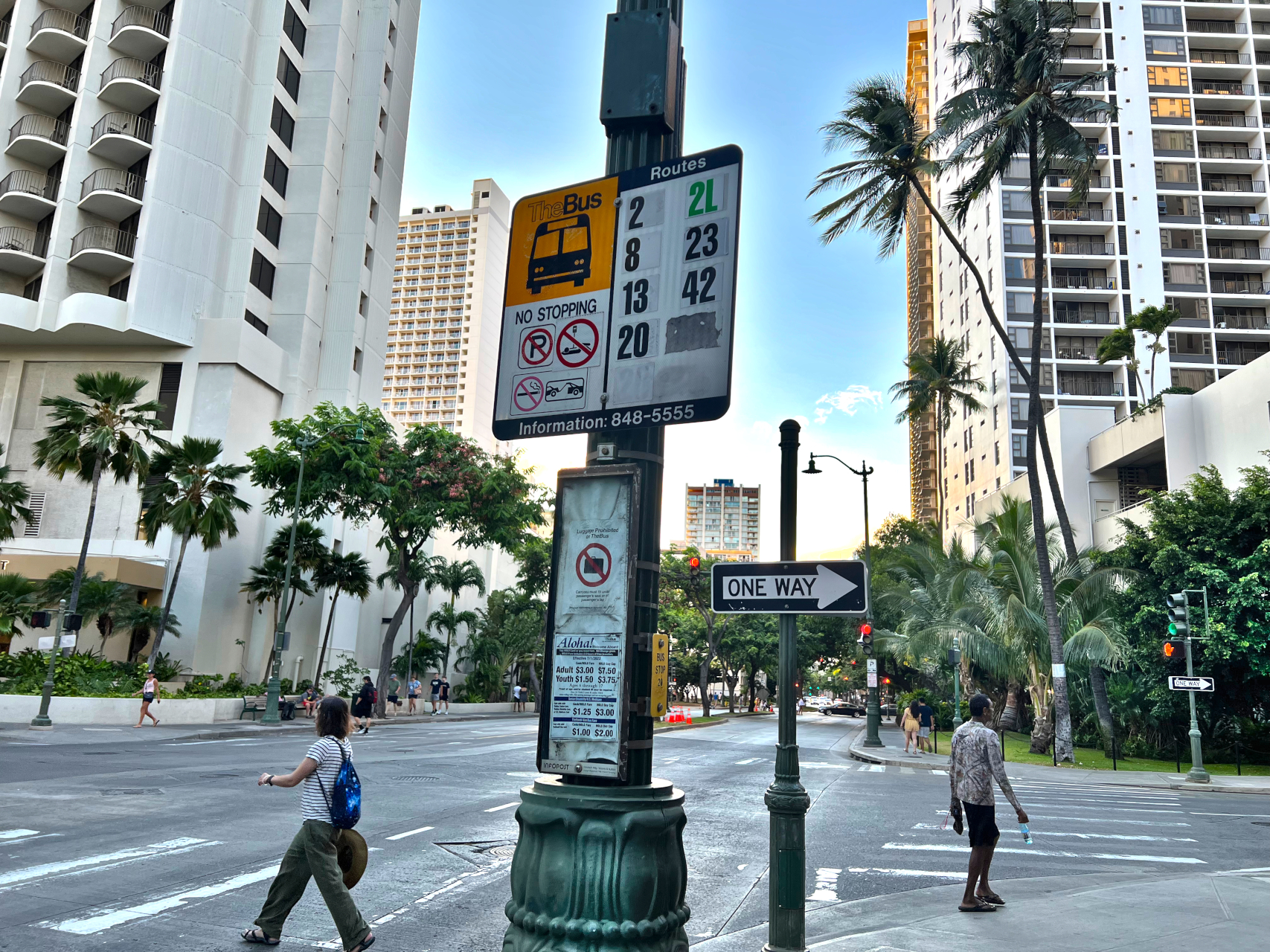 HOLOカードを乗車の際にタッチ。3泊以上滞在するなら、毎回チャージするより1週間乗り放題プラン（発行料込みで32$）がお得