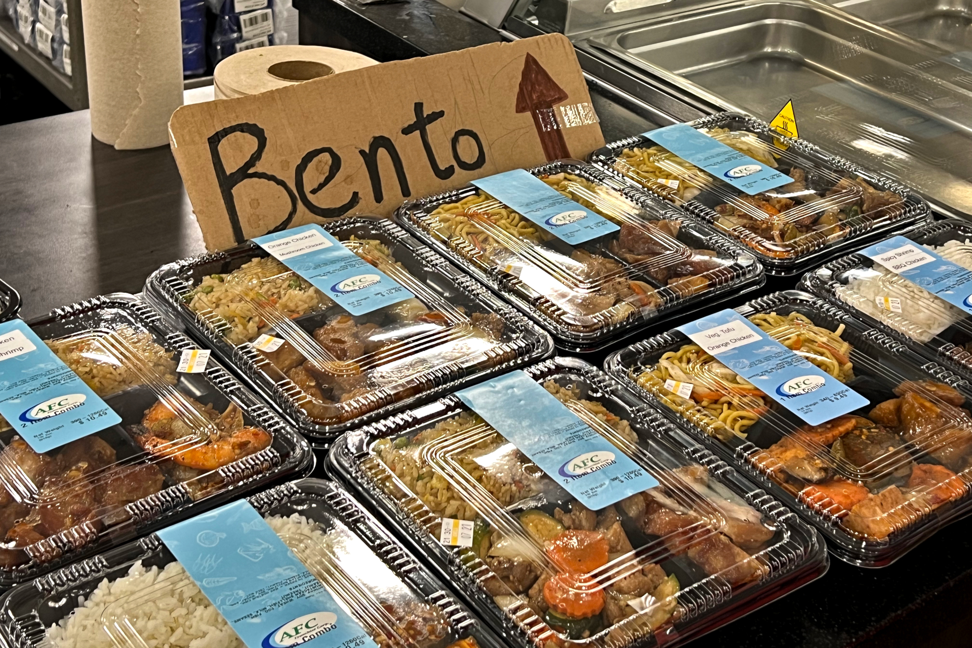 バスに乗って少し遠くの大型スーパーへ。物価の違いを比べてみたり、ローカルフードを探してみるのも面白い