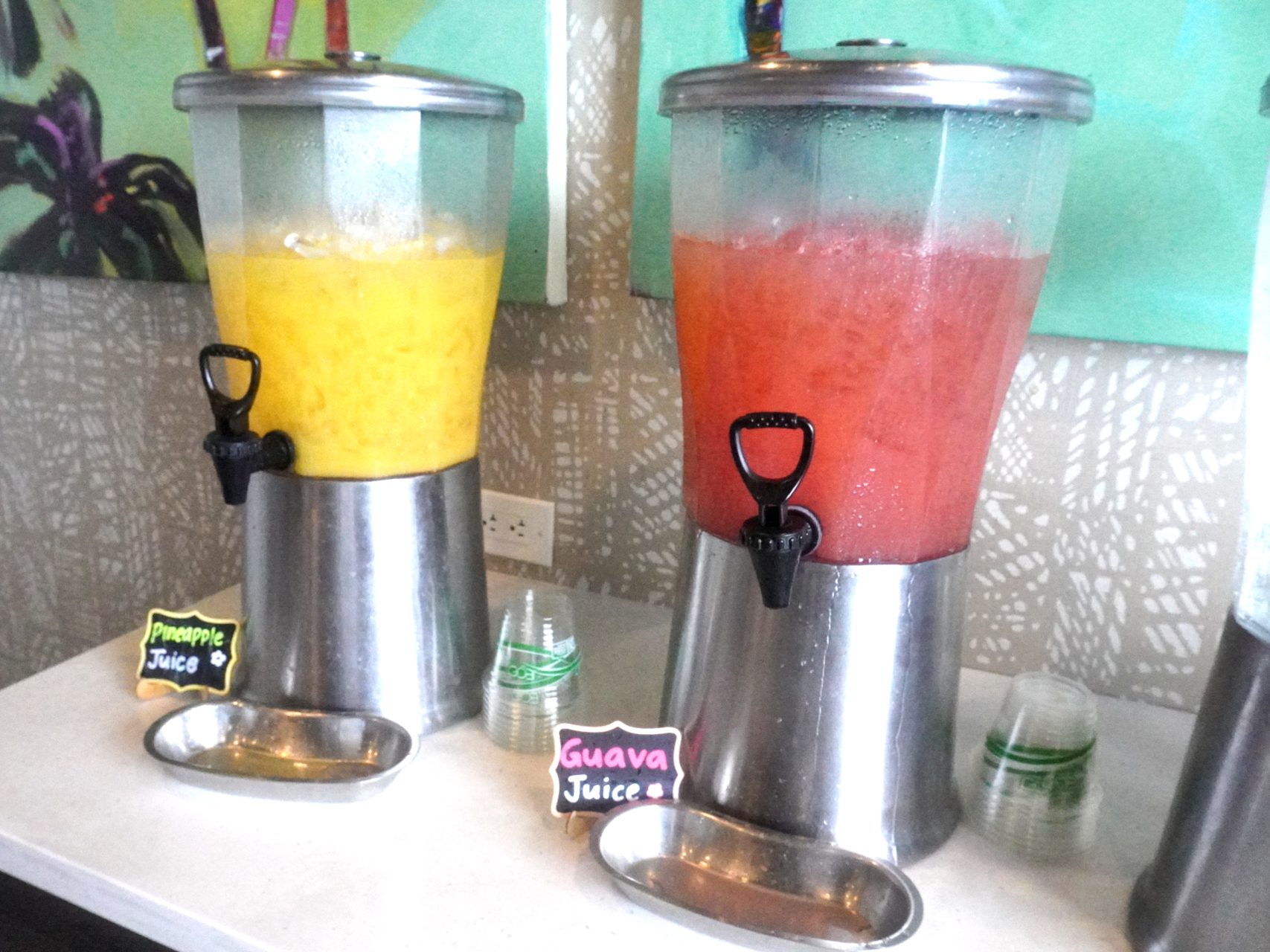 海の絶景を眺めながら朝食が味わえる