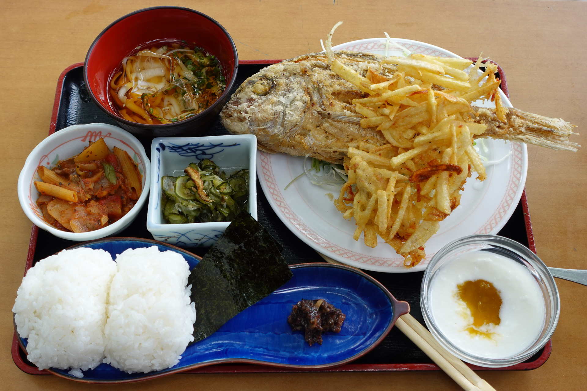 中山千枚田「こまめ食堂」の「棚田のおにぎり定食」