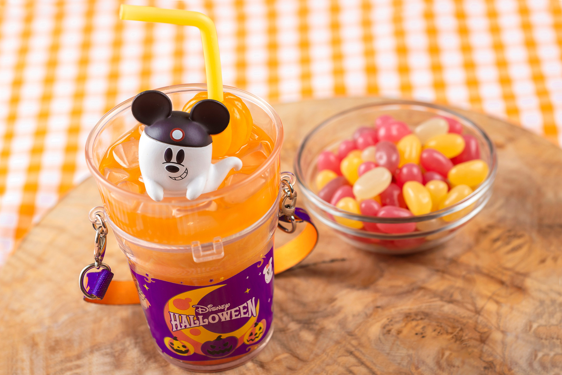 「グミキャンディー、ミニスナックケース付き」（1200円）はドリンクそのままのフォルム！