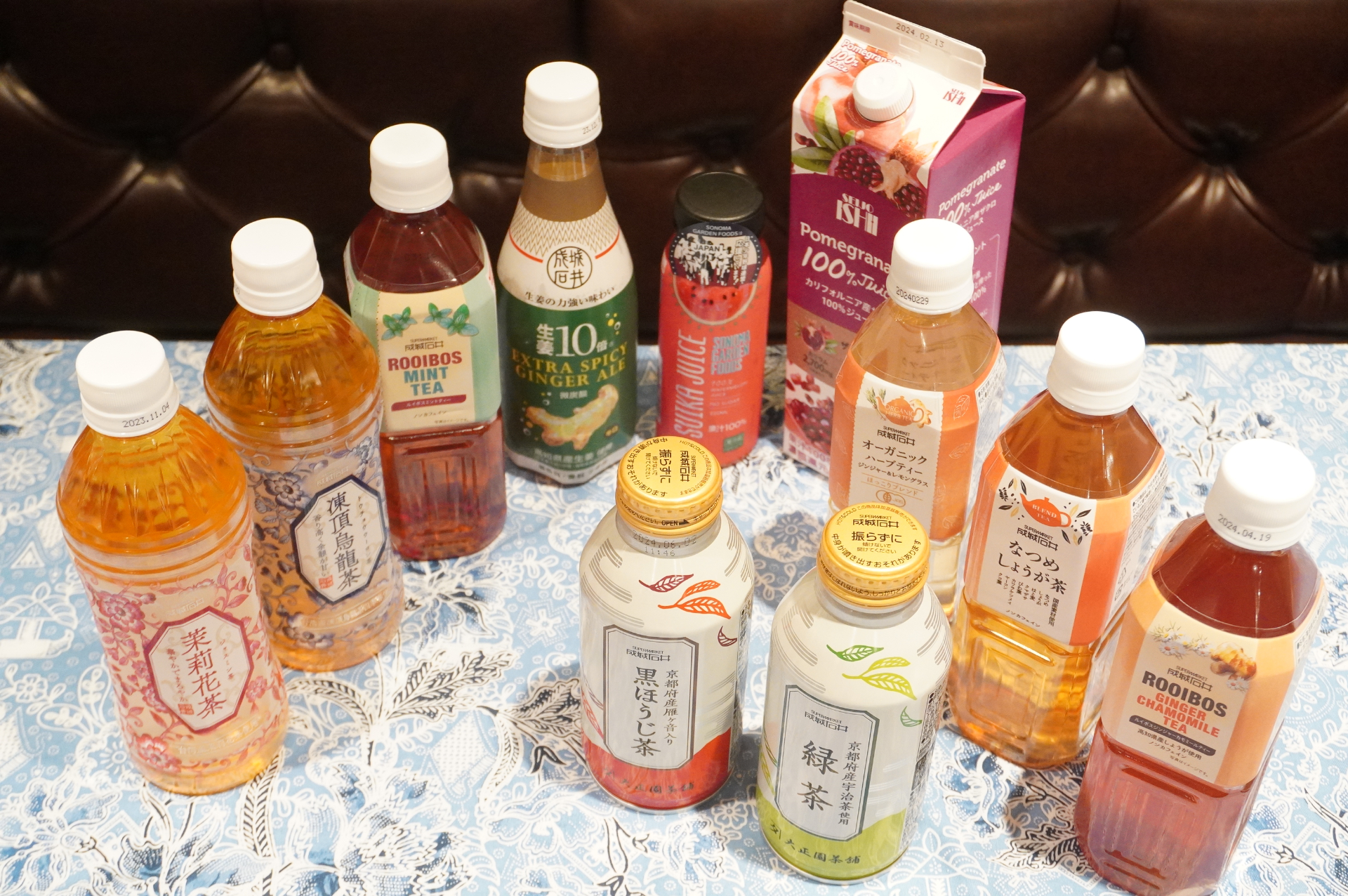 ペアリングにぴったりのお茶やお酒もバイヤーが厳選して販売。「ホーリー ソーヴィニヨンブラン ヌーヴォ」「ラ プティットペリエール ピノノワール」「SONOMAGARDENFOODS スイカジュース」など